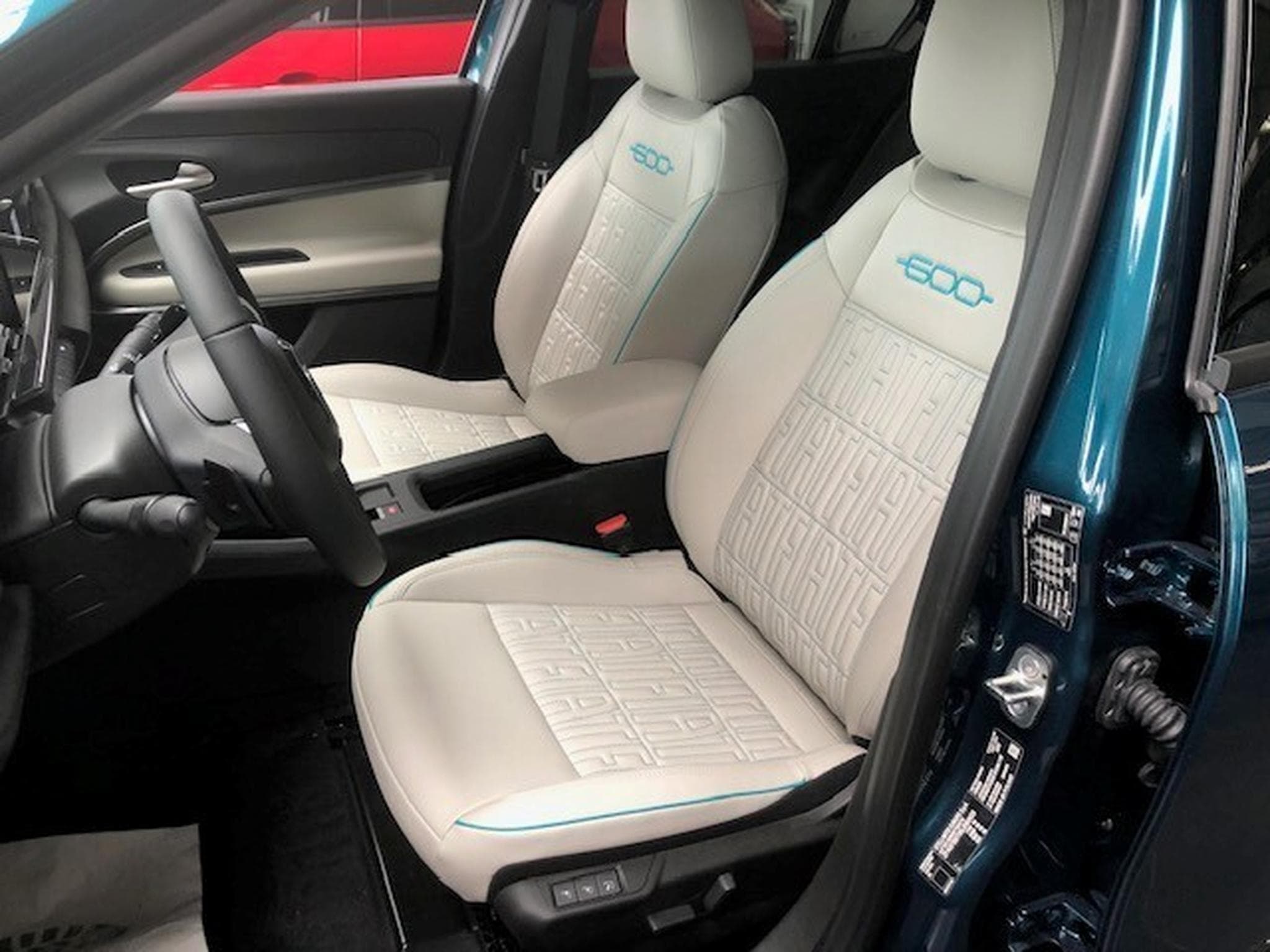 Fiat 600 1,2 essence - ehybrid 145 cv LA PRIMA (2025) - Photo 4