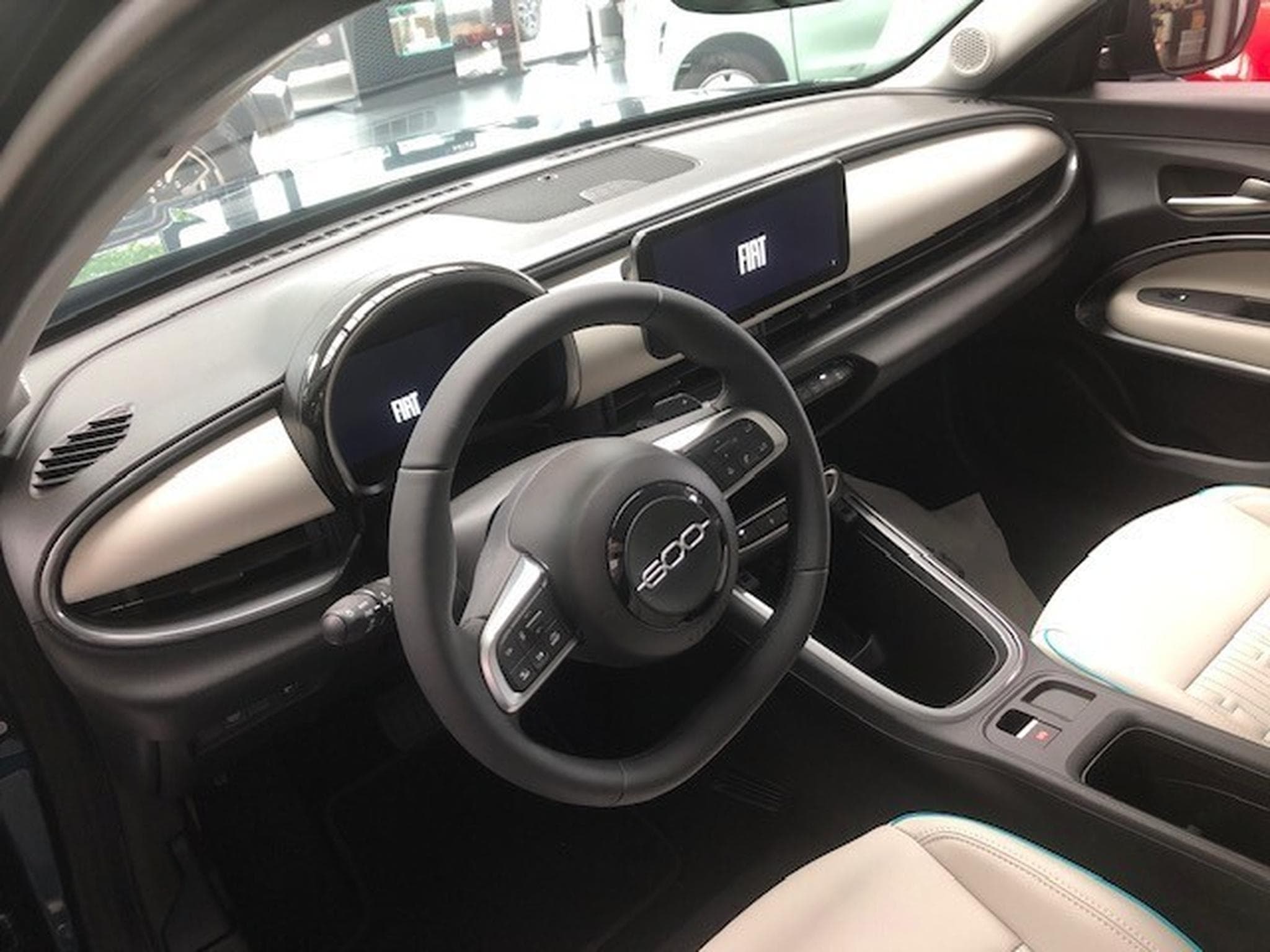 Fiat 600 1,2 essence - ehybrid 145 cv LA PRIMA (2025) - Photo 5