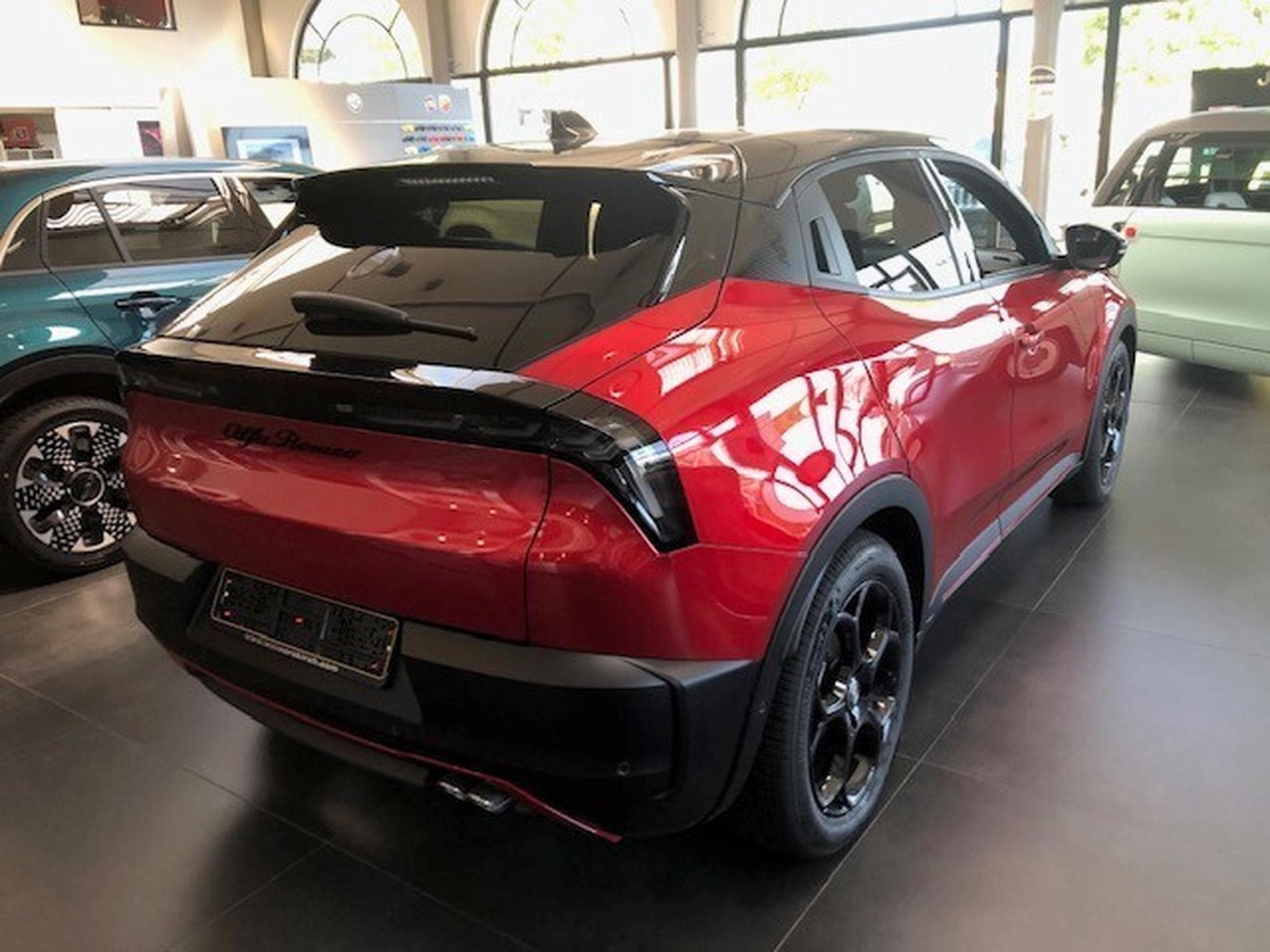 Alfa-Romeo Junior SPECIALE 1,2 essence-ehybrid 145 cv (2025) - Photo 2