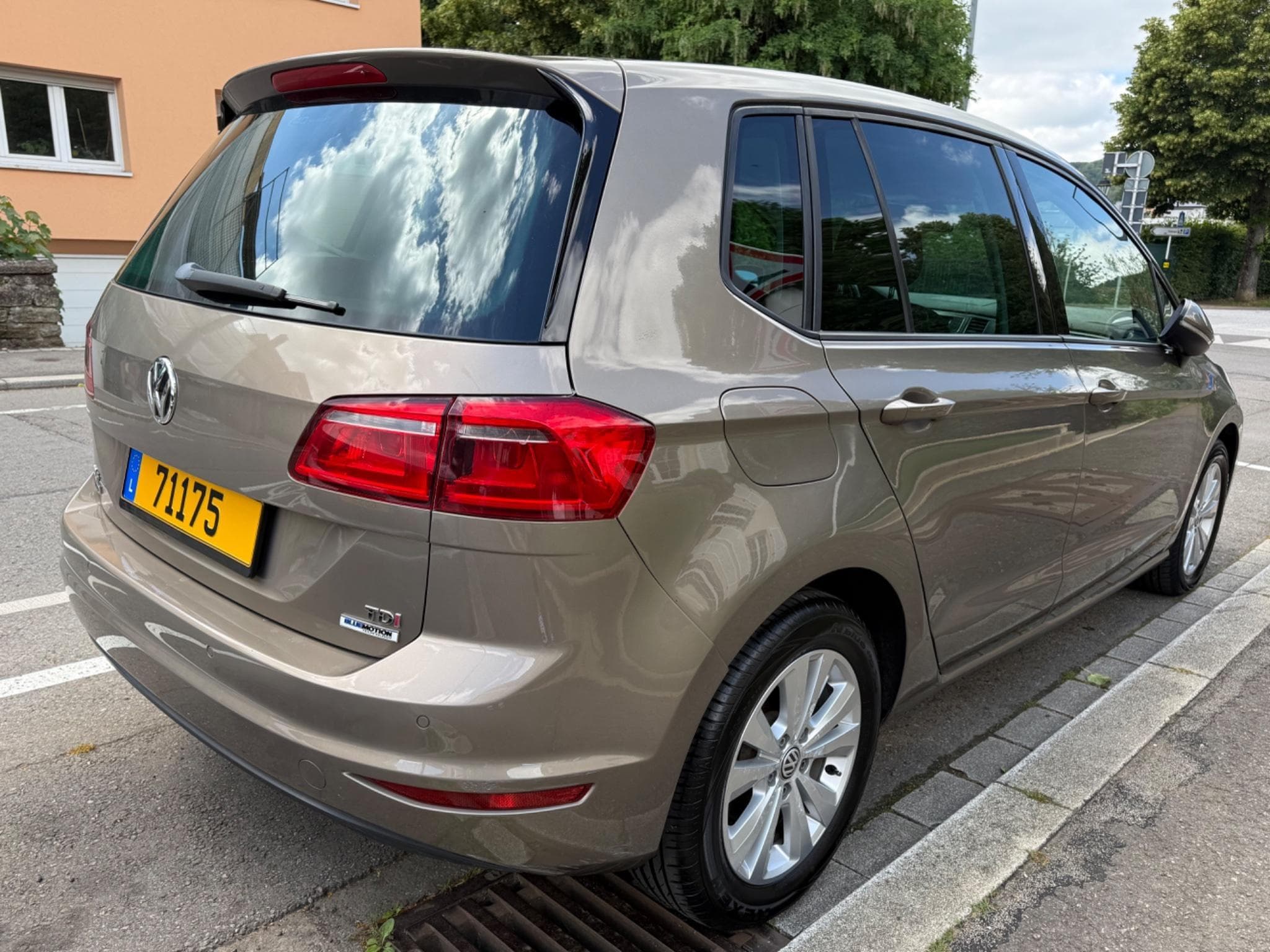 VW Golf Sportwagon 1.6 TDI BOÎTE DSG (2015) - Foto 1
