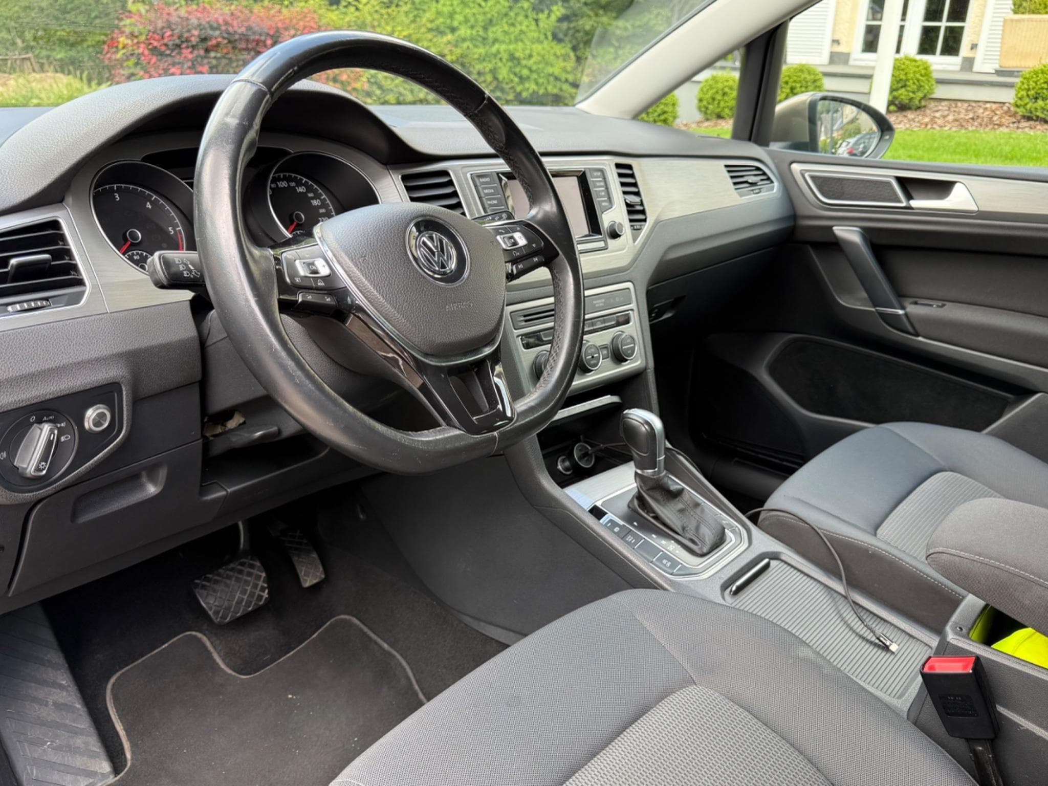 VW Golf Sportwagon 1.6 TDI BOÎTE DSG (2015) - Foto 3