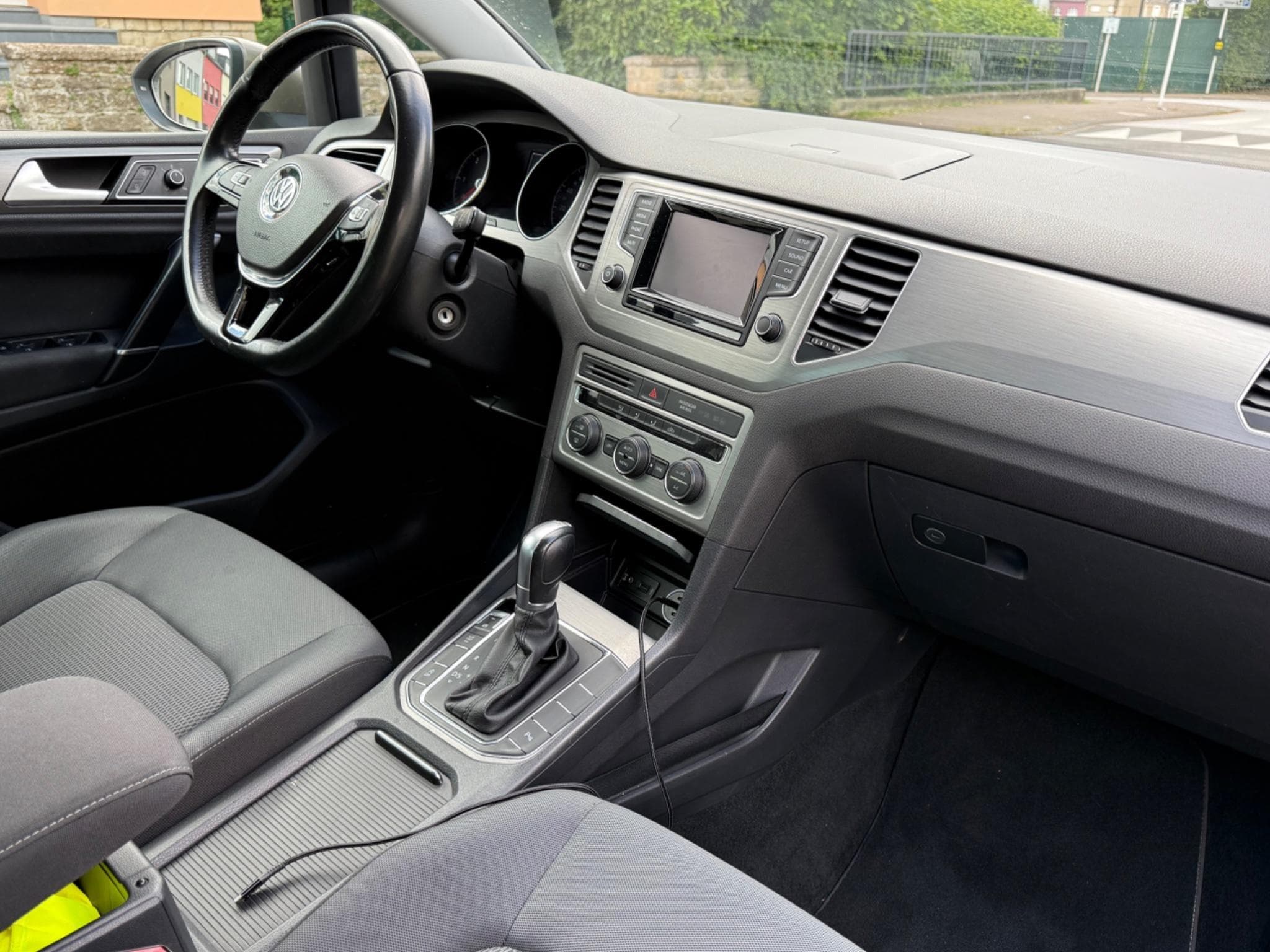 VW Golf Sportwagon 1.6 TDI BOÎTE DSG (2015) - Foto 4