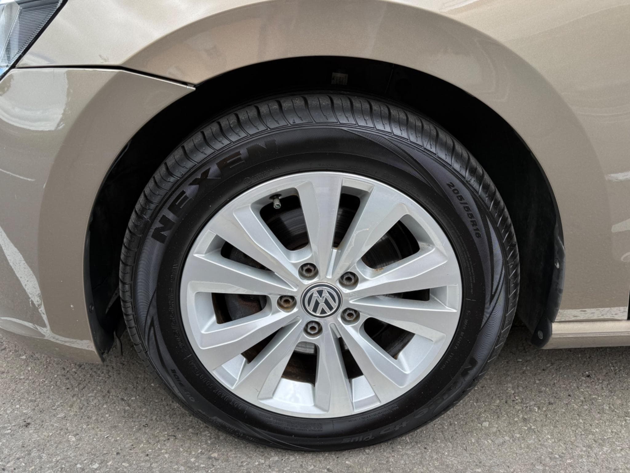 VW Golf Sportwagon 1.6 TDI BOÎTE DSG (2015) - Foto 11
