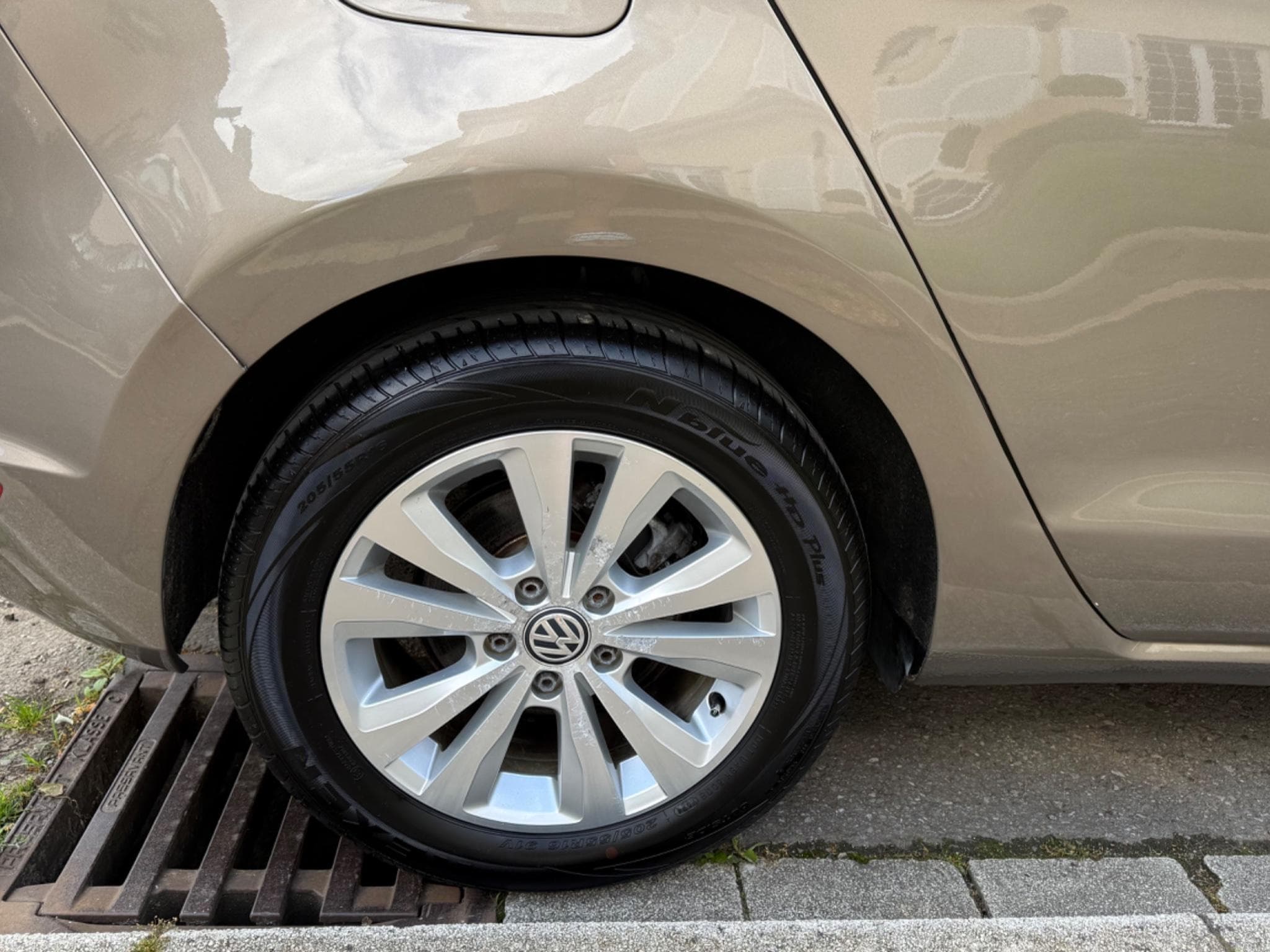 VW Golf Sportwagon 1.6 TDI BOÎTE DSG (2015) - Foto 13