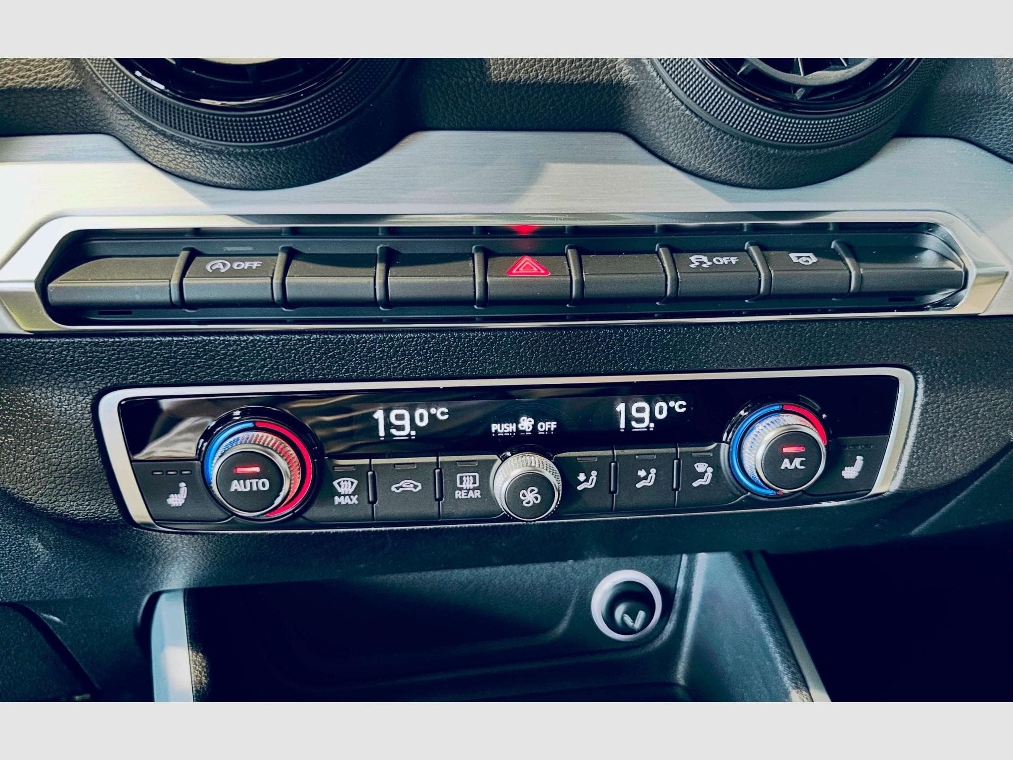 Audi Q2 Q2 SPORT TFSI S-TRONIC (2018) - Photo 11