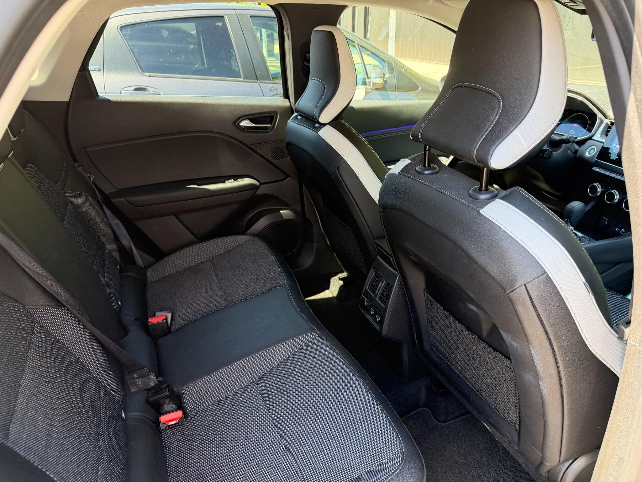 Renault Captur Techno E-Tech Hybrid 145 (2024) - Foto 8