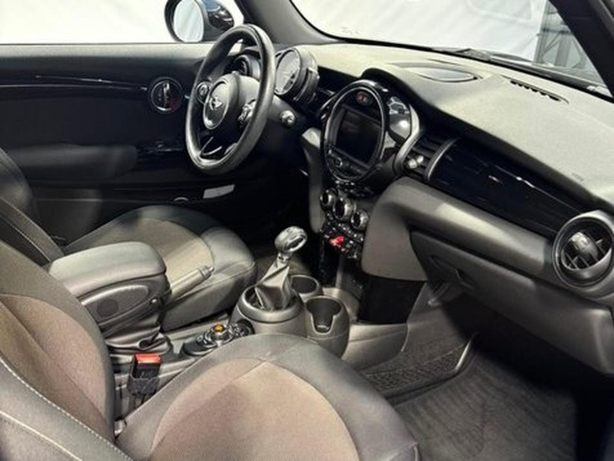 Mini Cooper Mini Cooper (2017) - Photo 2