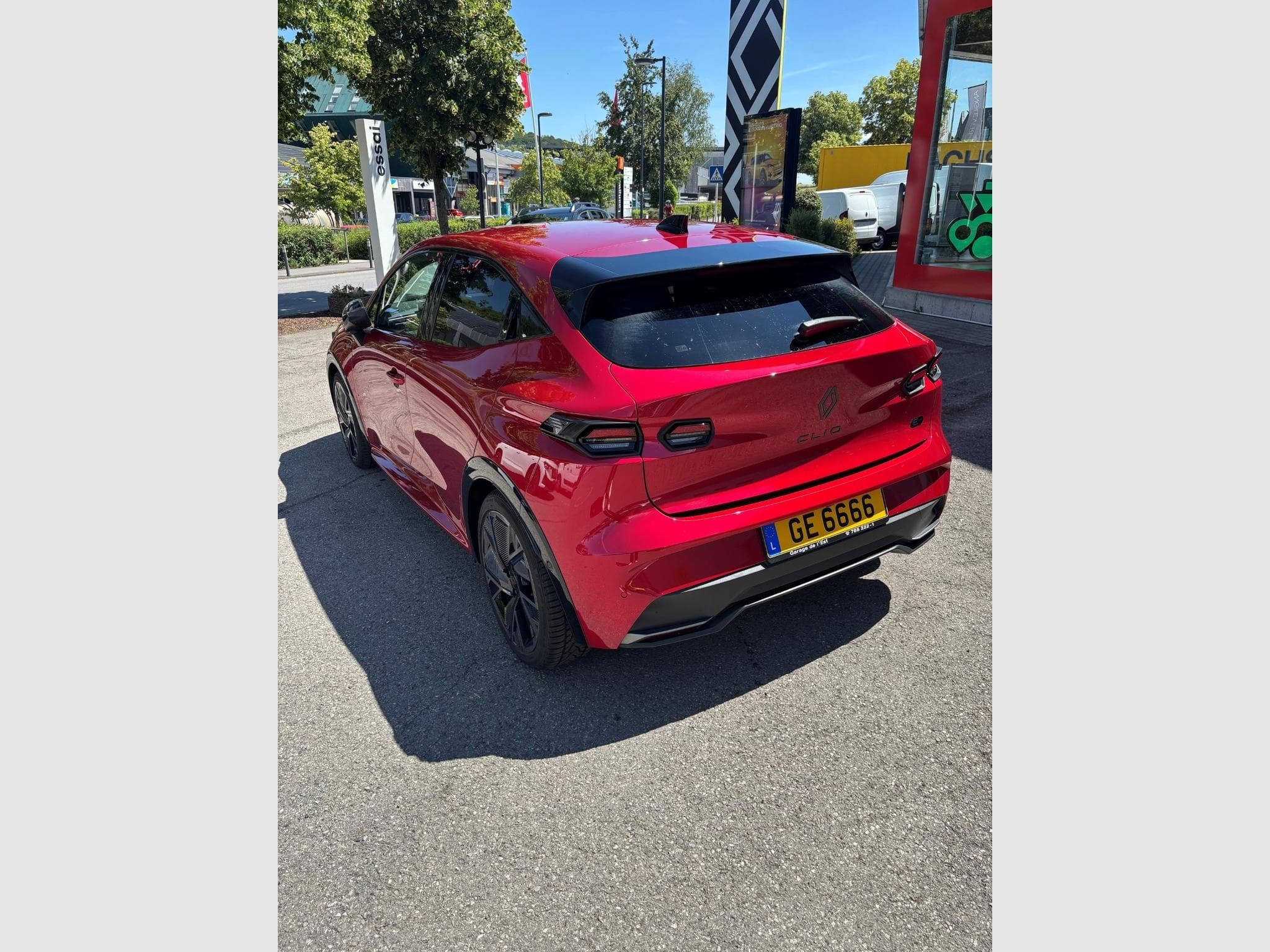 Renault Clio 1.8 ESPRIT ALPINE FULL HYBRIDE (2026) - Foto 3