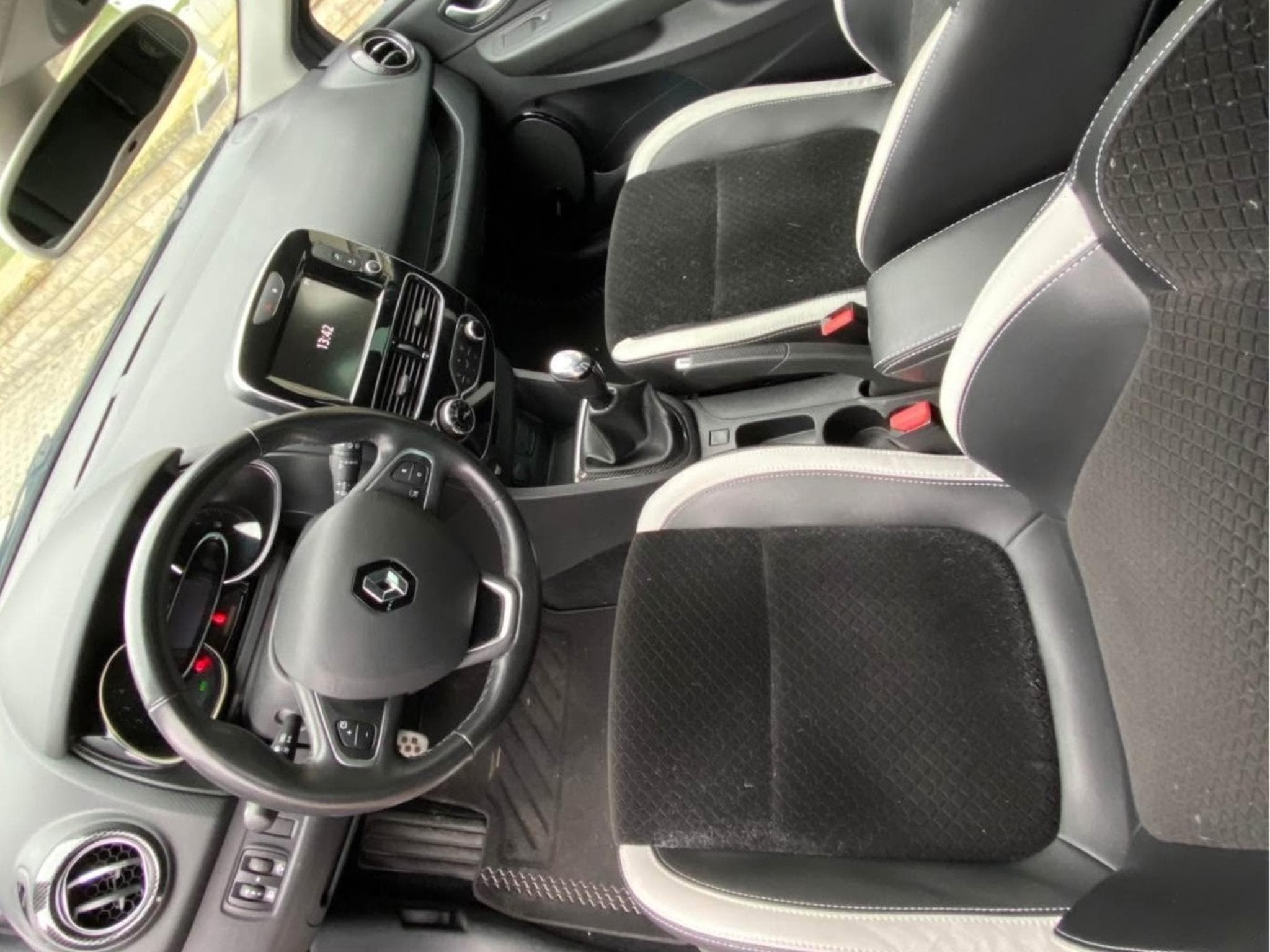 Renault Clio BOSE (2018) - Photo 3
