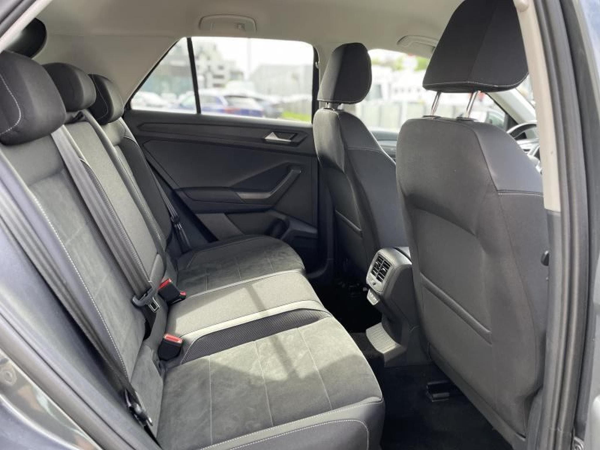 VW T-Roc 2.0 Tdi 150 DSG (2023) - Photo 5