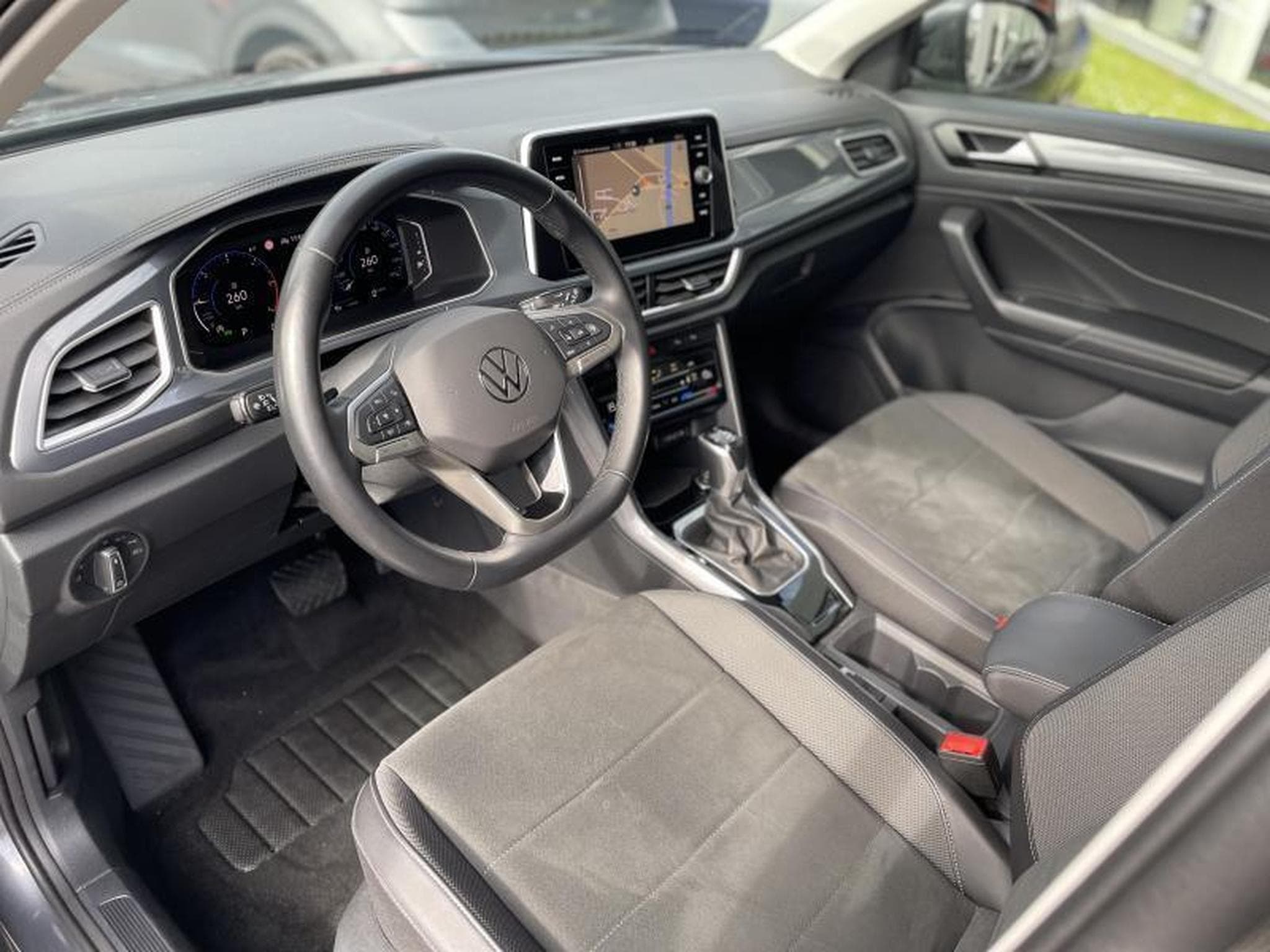 VW T-Roc 2.0 Tdi 150 DSG (2023) - Photo 6