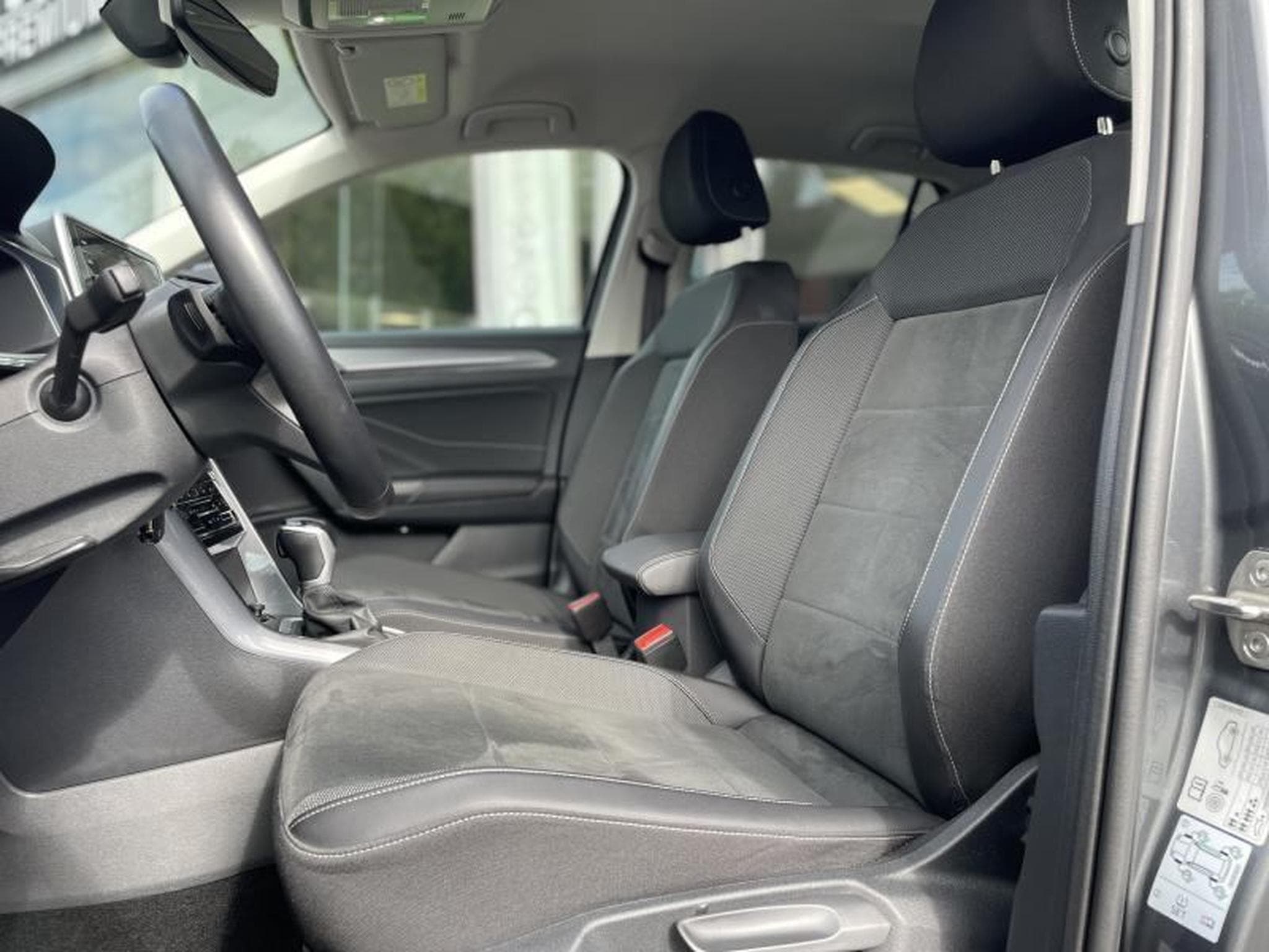 VW T-Roc 2.0 Tdi 150 DSG (2023) - Photo 7