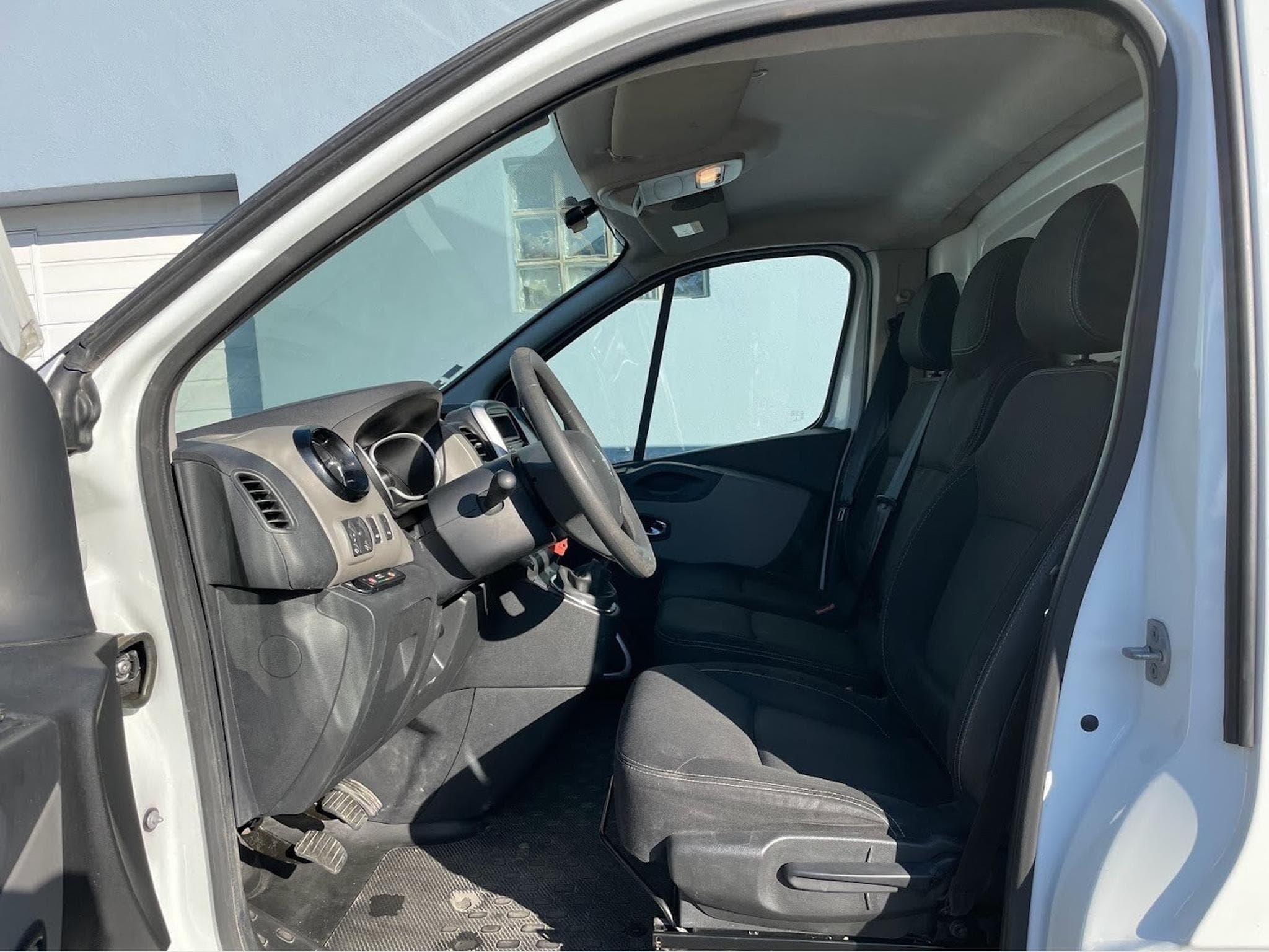 Renault Trafic 2.0 DCI 120 CV 1 ERE MAIN CARNET TVA (2021) - Foto 11