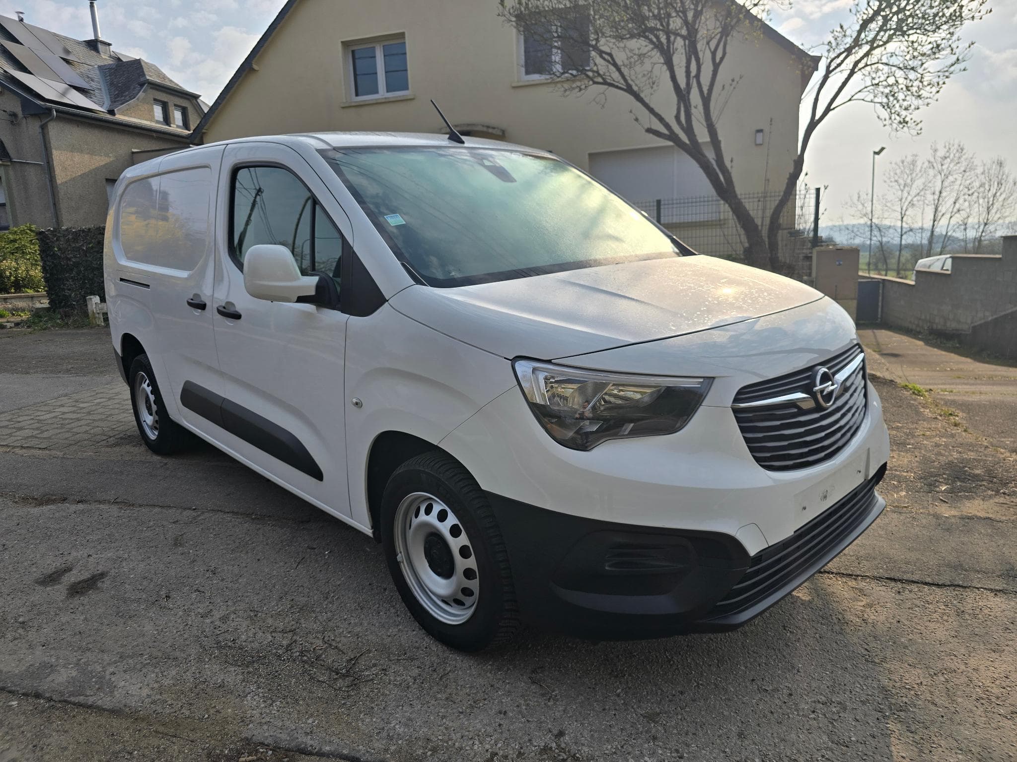Peugeot Partner hdi 102 cv 3 places clim navi etc 66000 km 11290 HT (2020) - Photo 3