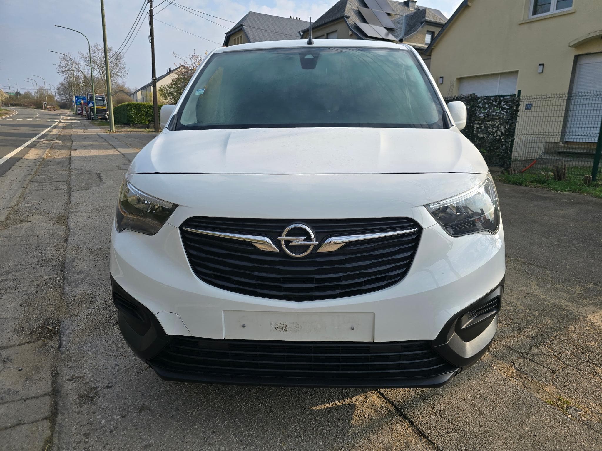 Peugeot Partner hdi 102 cv 3 places clim navi etc 66000 km 11290 HT (2020) - Photo 2