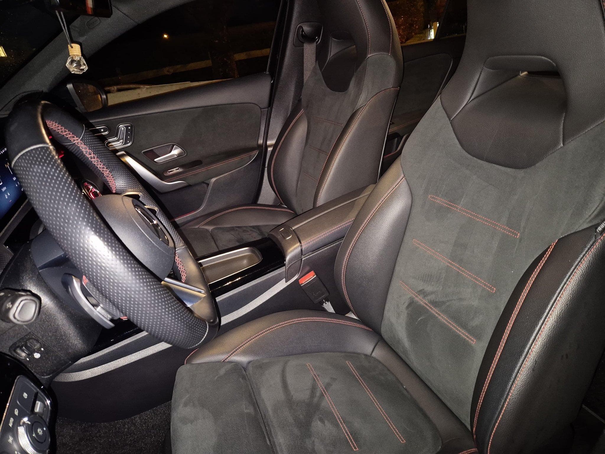 Mercedes A 220 AMG Line Premium Night Edition (2023) - Photo 2