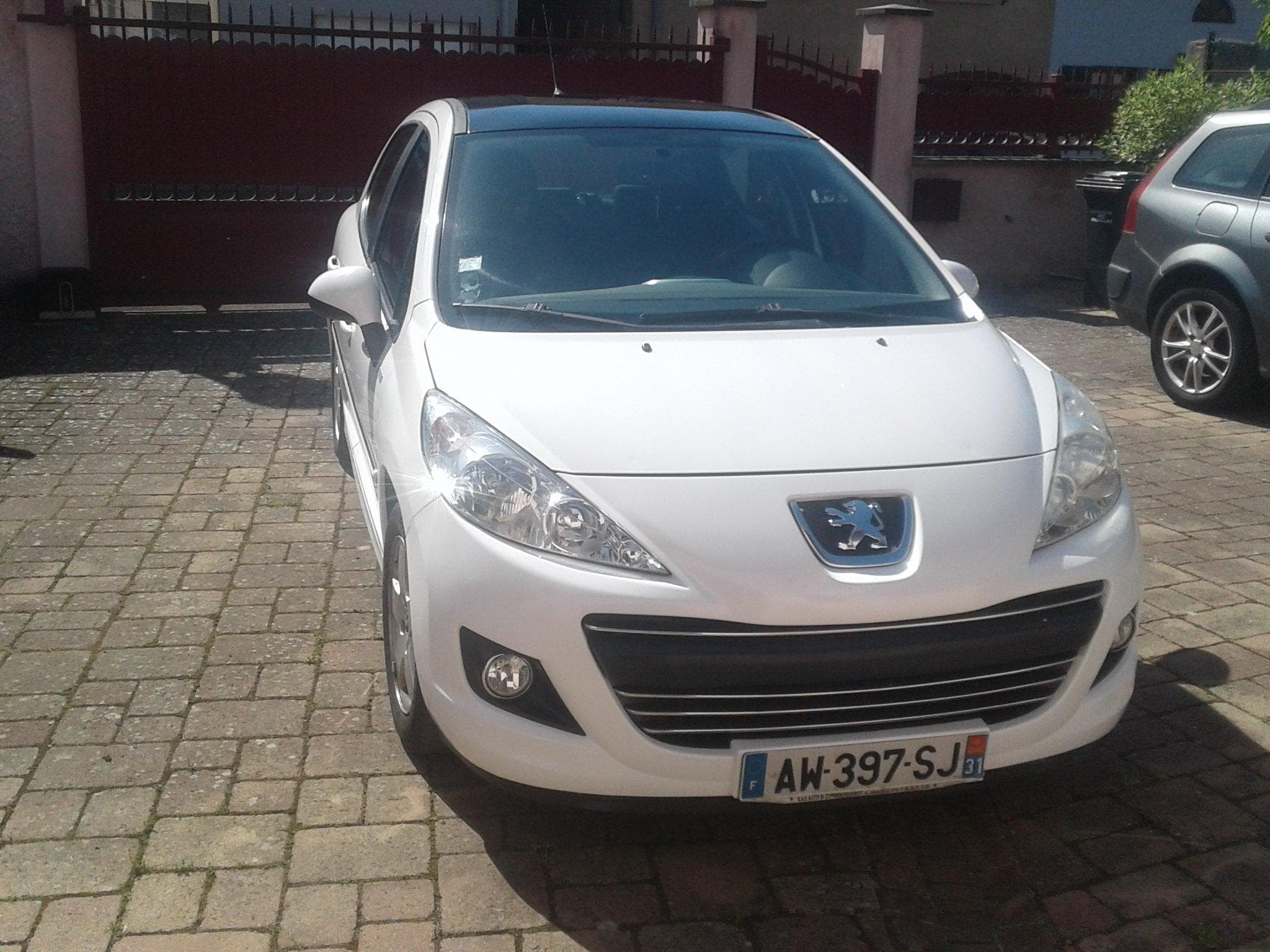 Peugeot 207 Millesime 200 (2010) - Photo 2