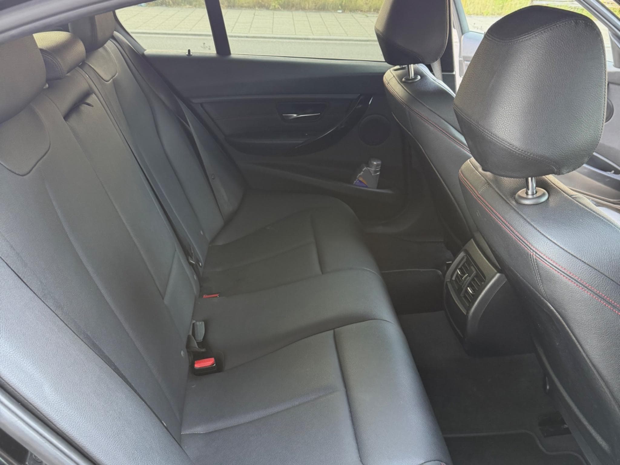 BMW 320 (2012) - Photo 8