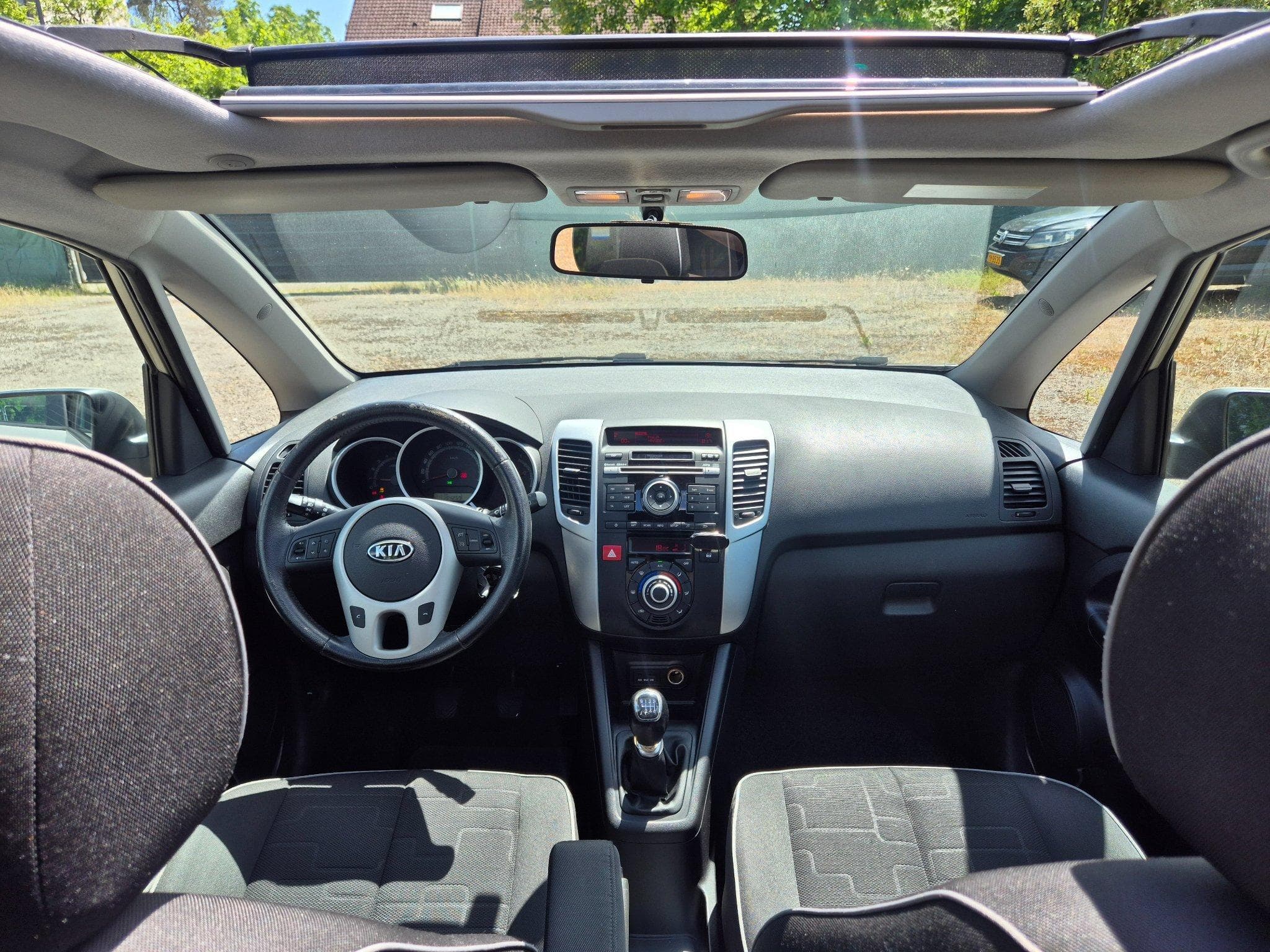 Kia Venga 1.4 CRDi (2010) - Foto 3