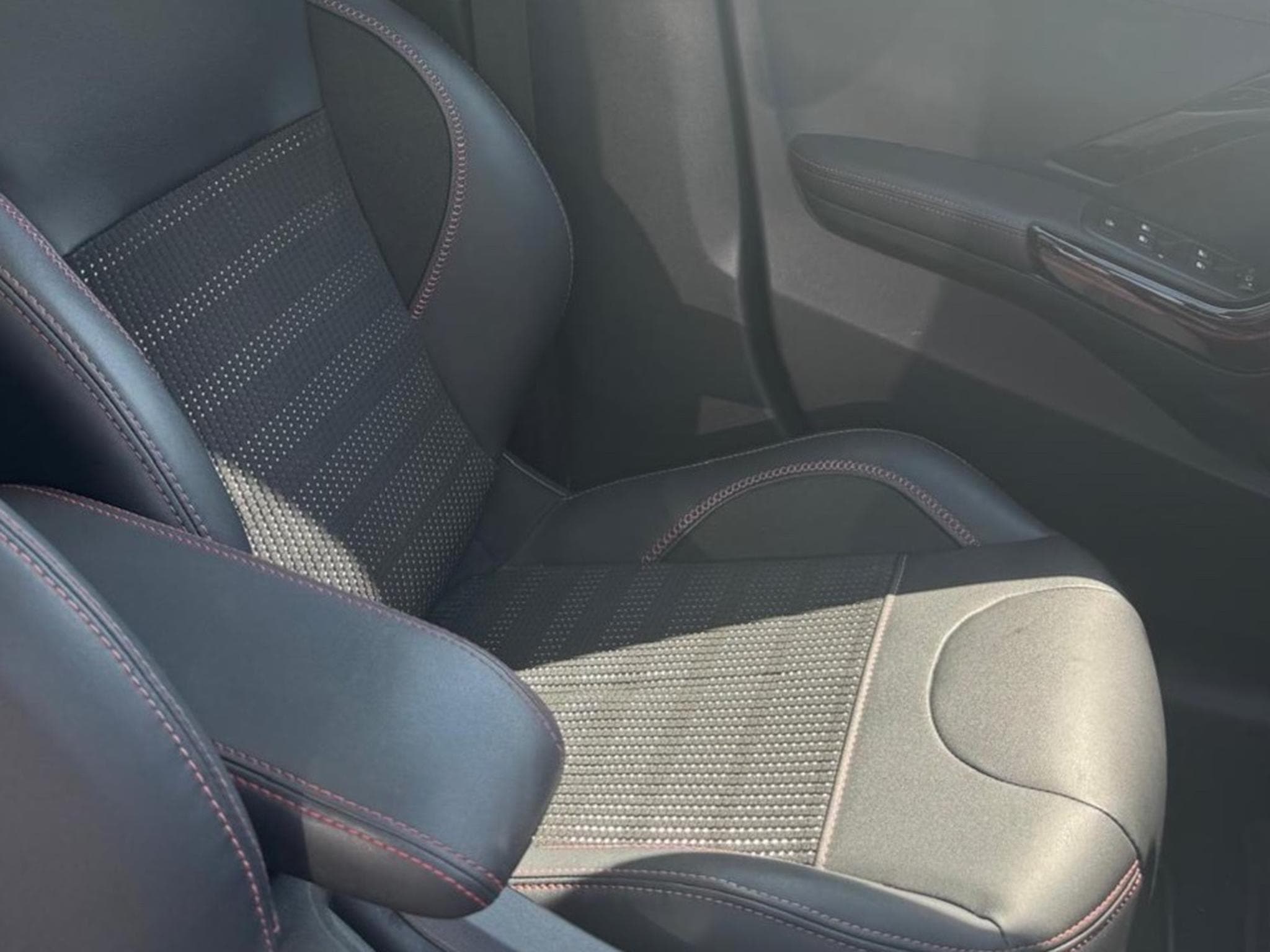 Peugeot 2008 GT Line (2019) - Photo 4