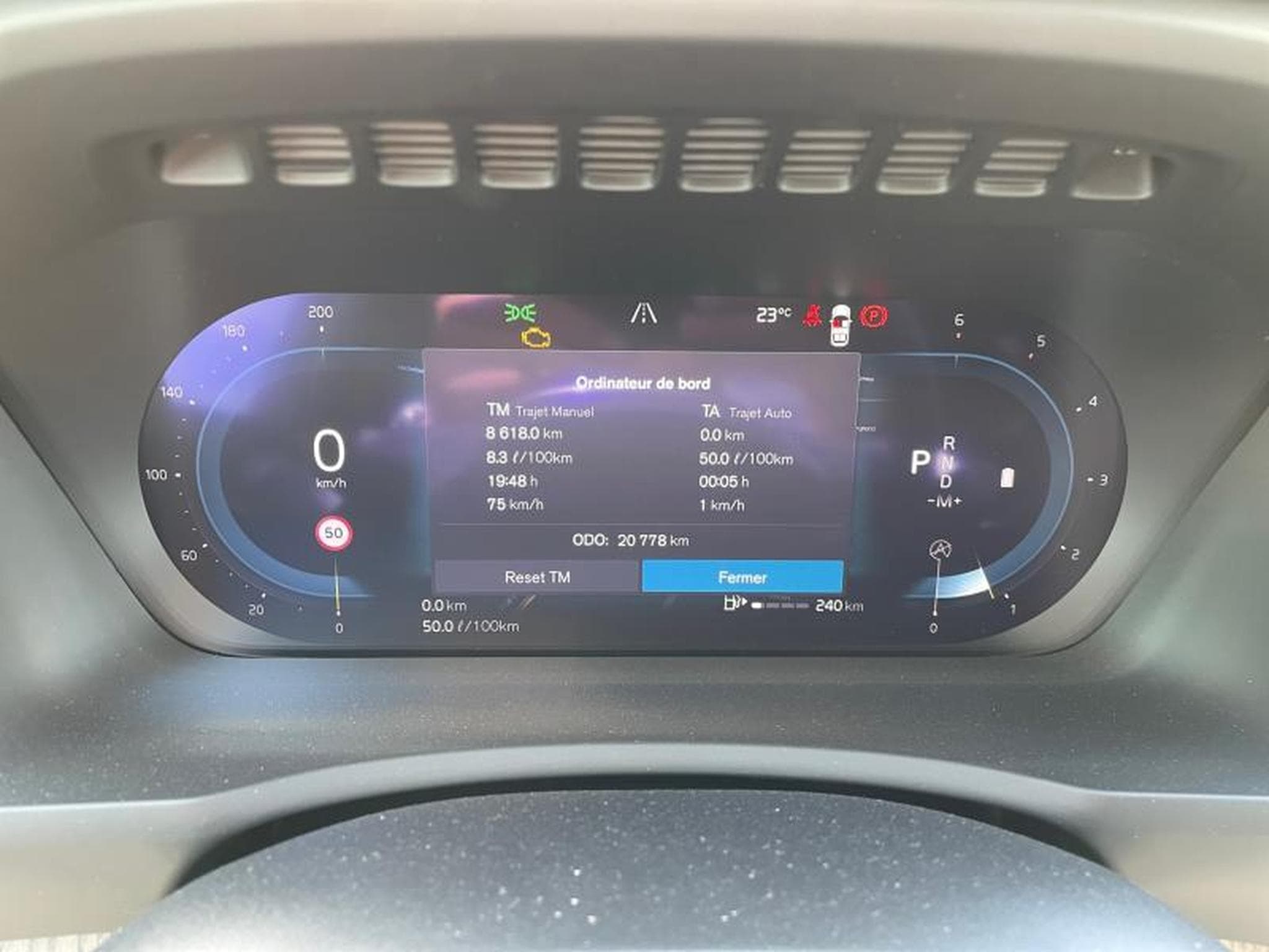 Volvo XC90 B5 AWD Plus Bright / Diesel (2023) - Photo 18