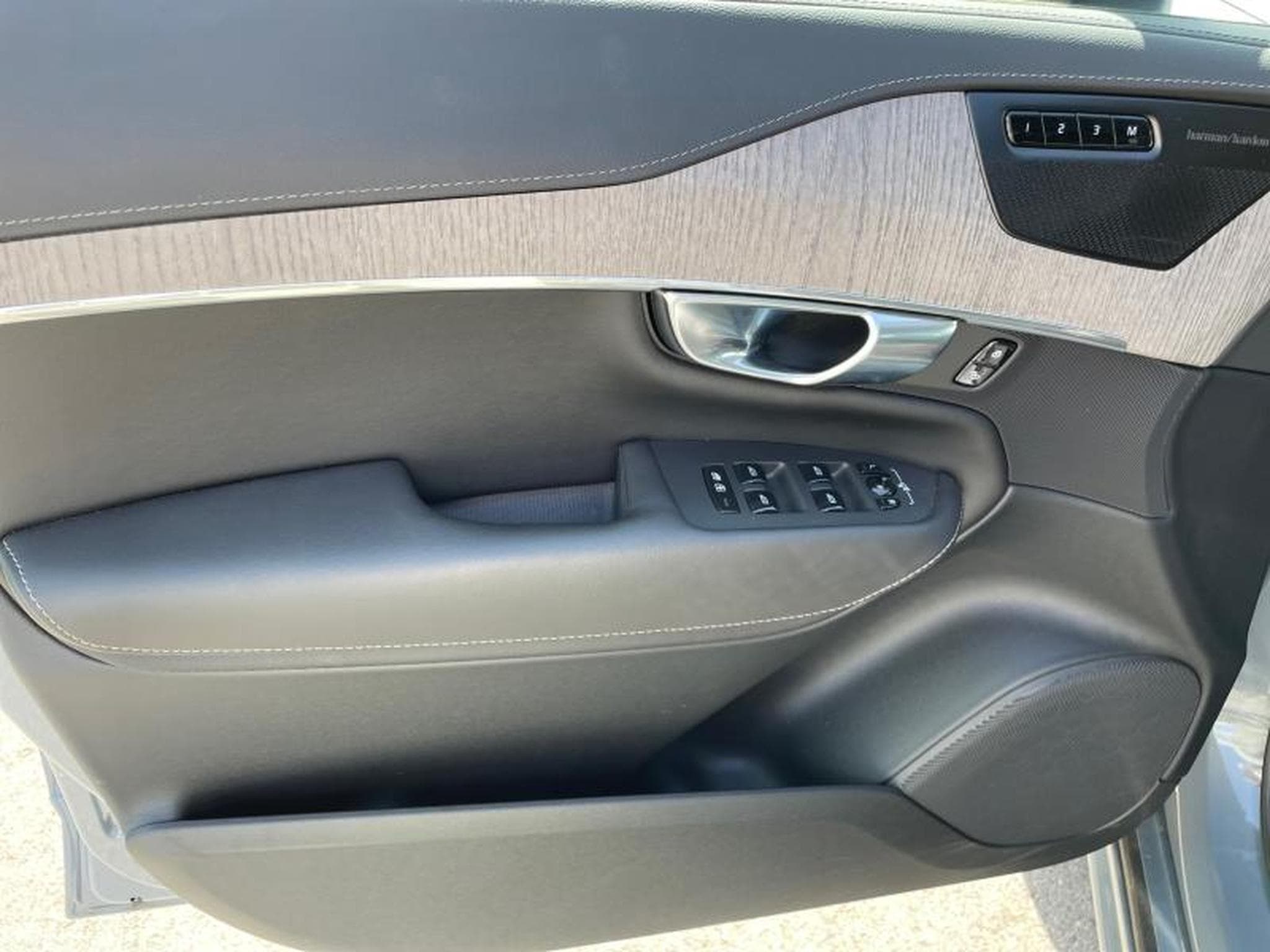 Volvo XC90 B5 AWD Plus Bright / Diesel (2023) - Photo 20