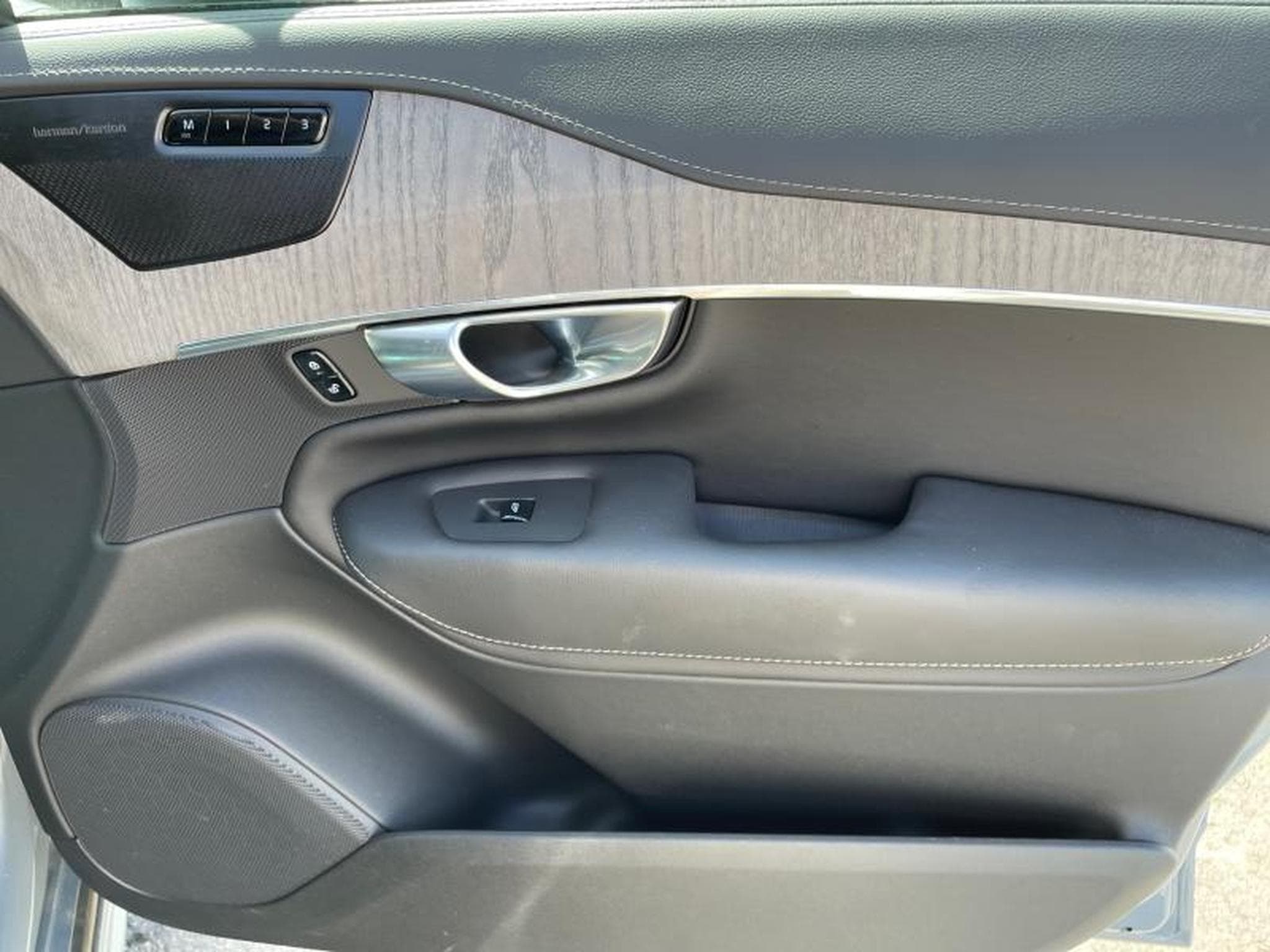 Volvo XC90 B5 AWD Plus Bright / Diesel (2023) - Photo 21