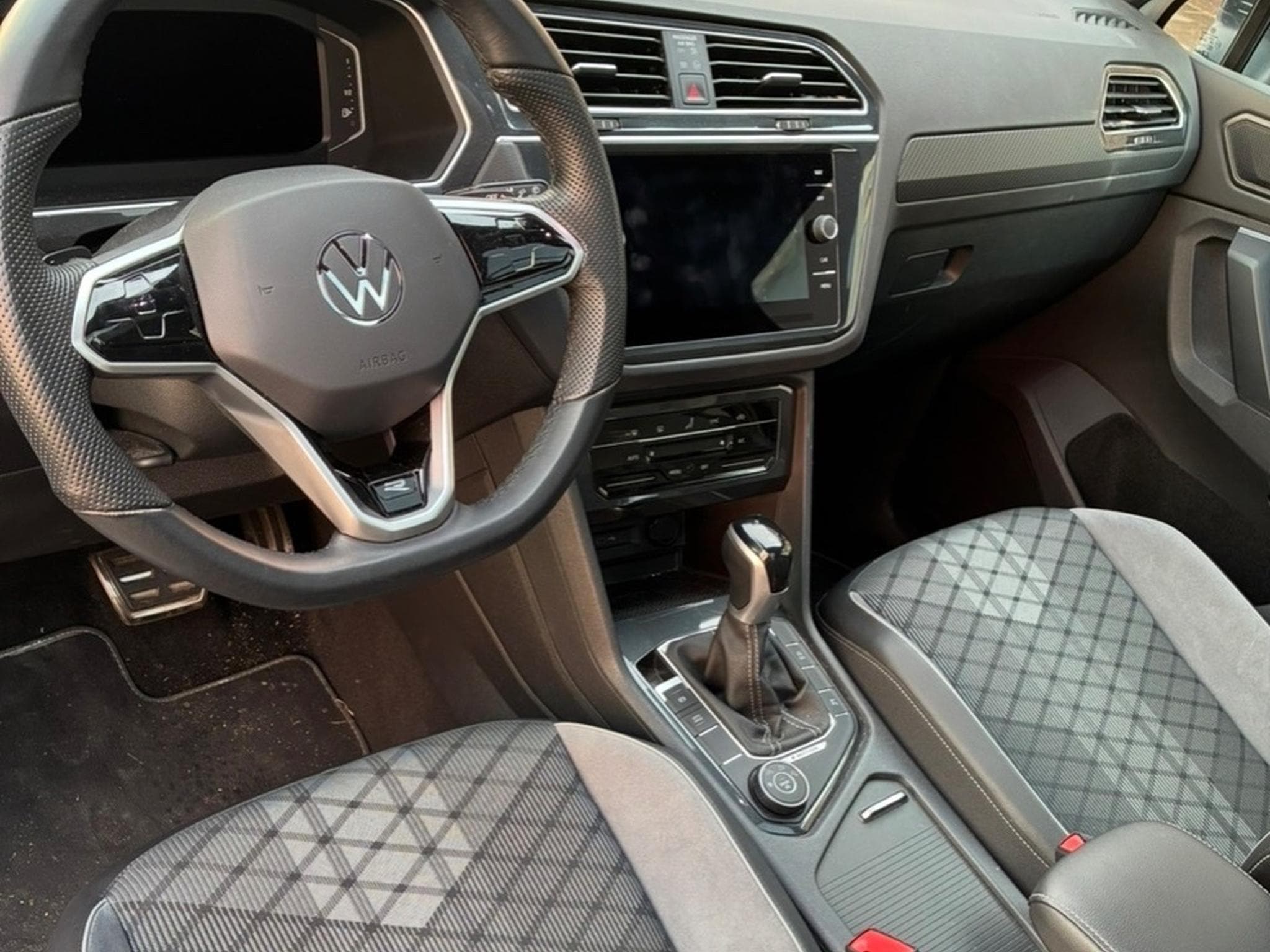 VW Tiguan R-Line 2.0 TSI 190ch (2023) - Foto 2
