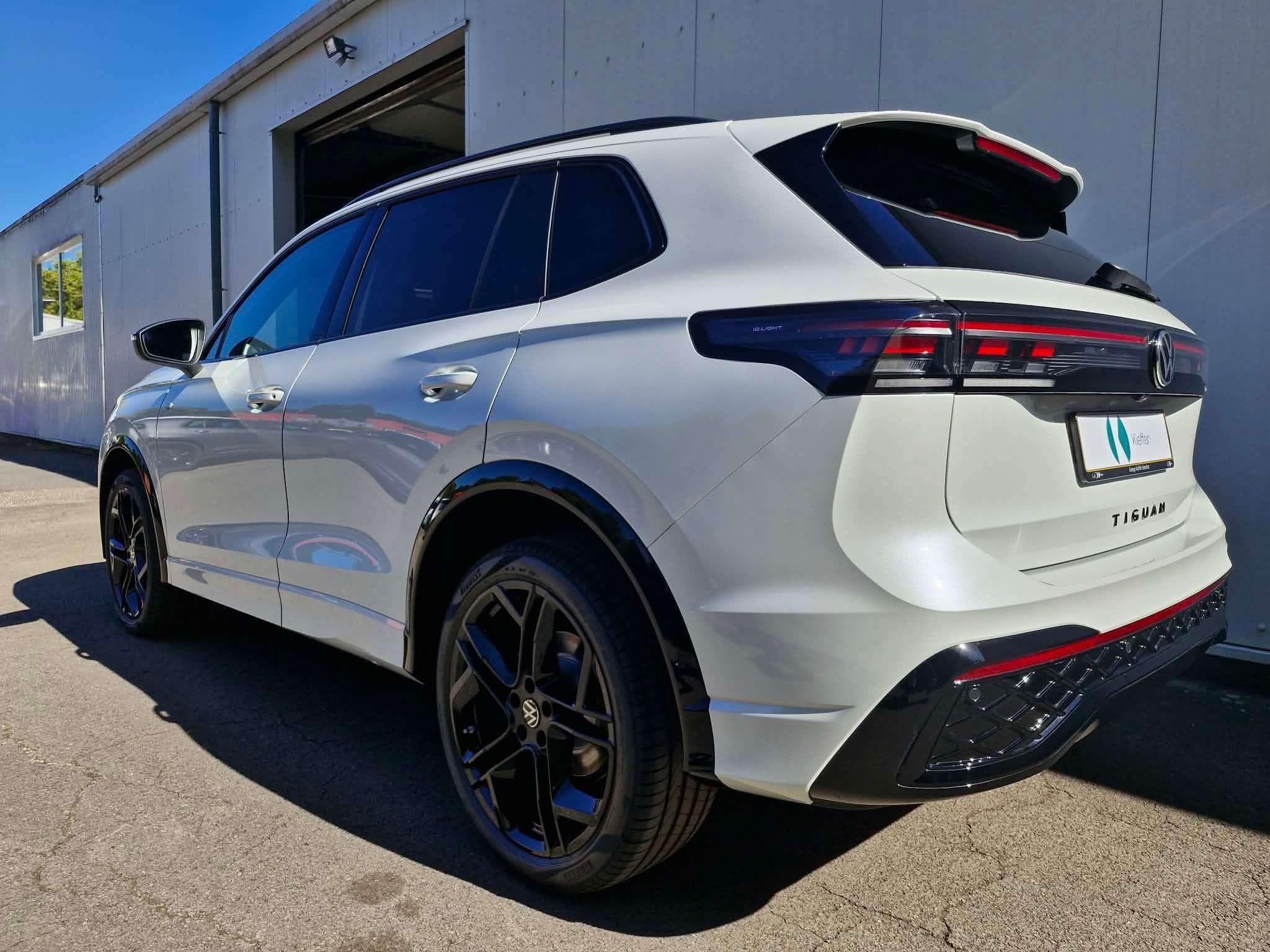VW Tiguan R-Line Black Style 193PS 4Motion (2026) - Photo 2