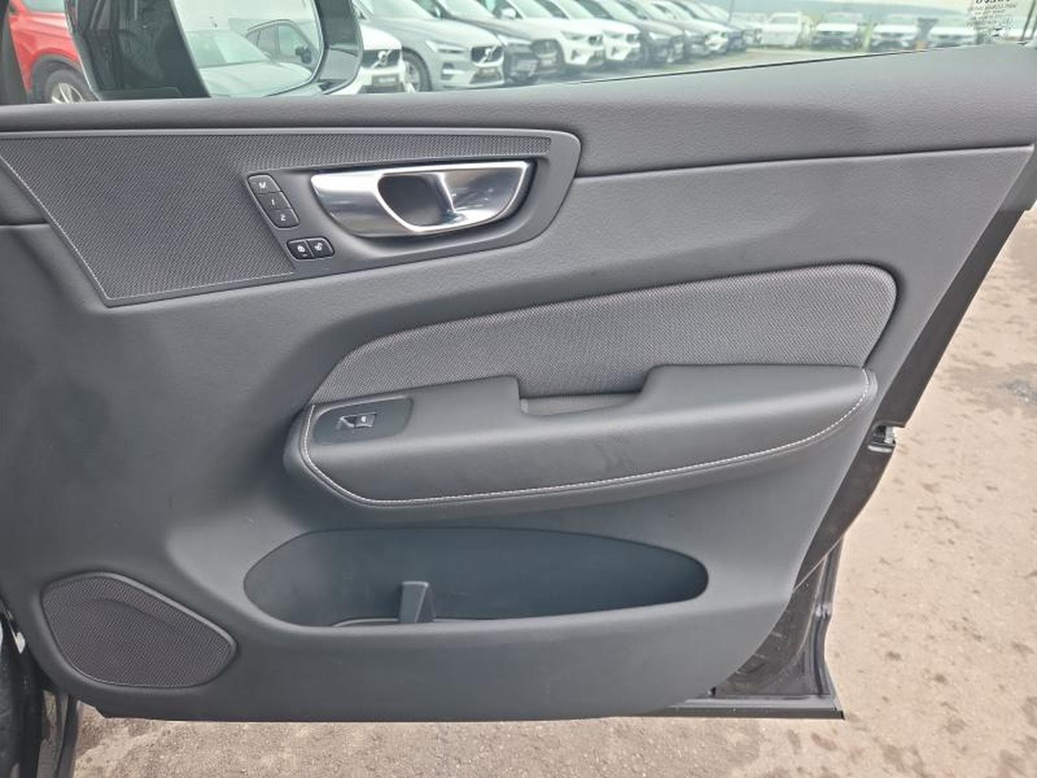 Volvo XC60 B5 Black Edition Plus / Essence (2025) - Photo 20