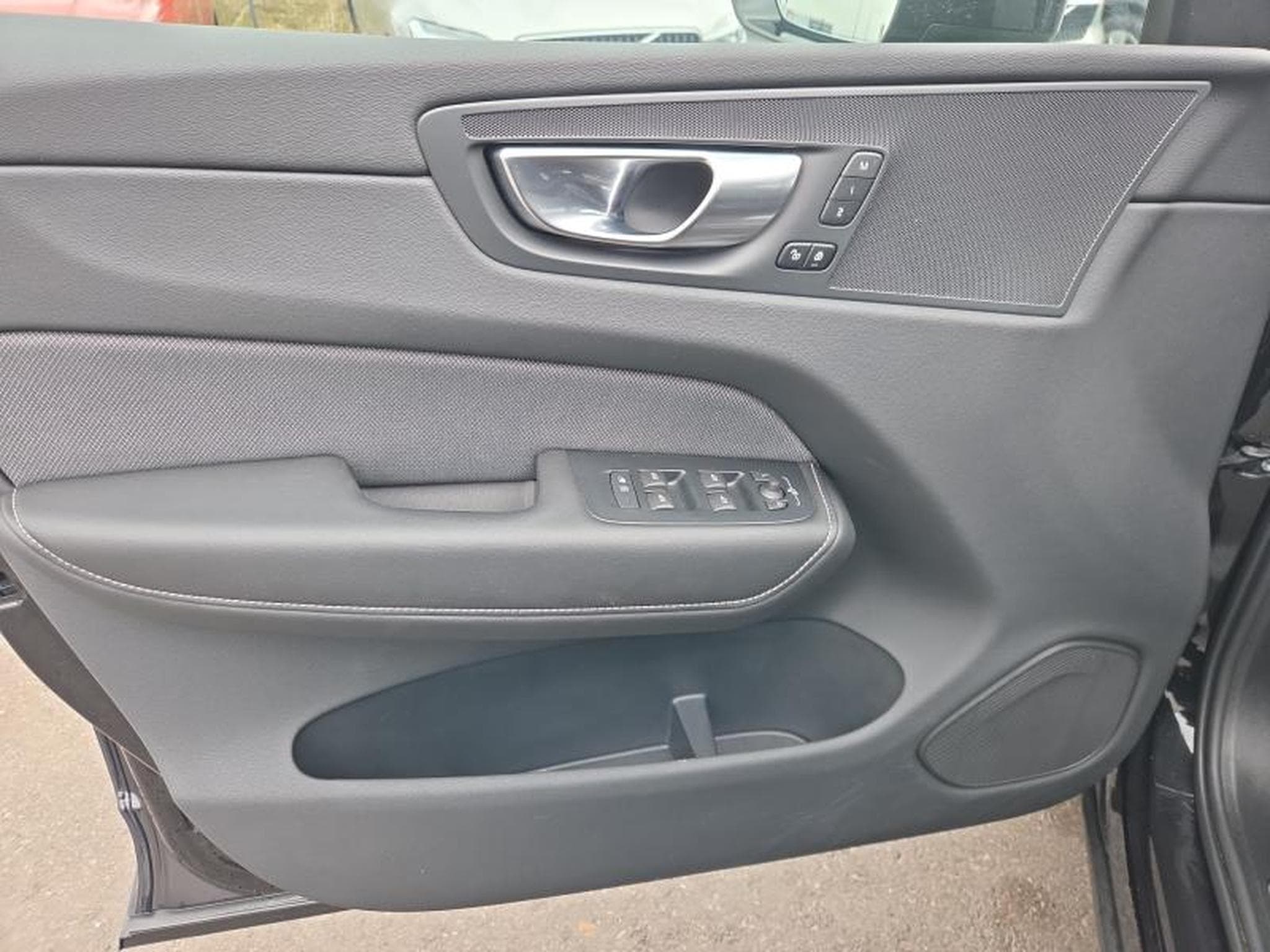 Volvo XC60 B5 Black Edition Plus / Essence (2025) - Photo 42