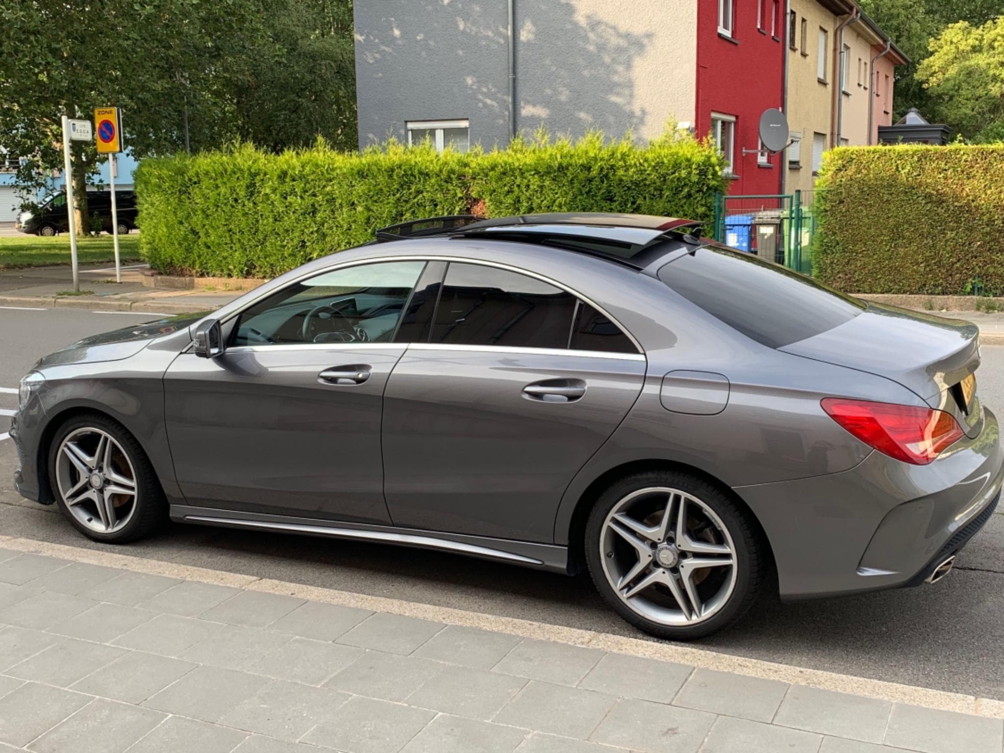 Mercedes CLA 180 AMG LINE (2016) - Foto 2