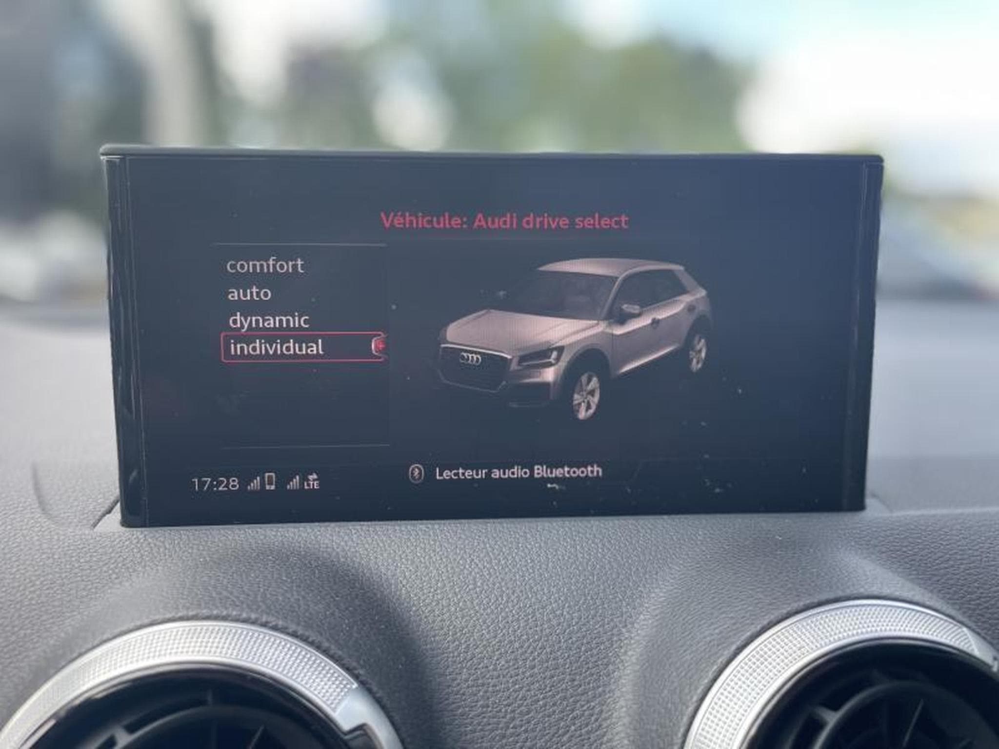 Audi Q2 30 Tdi 116 cv S-tronic (2023) - Photo 10