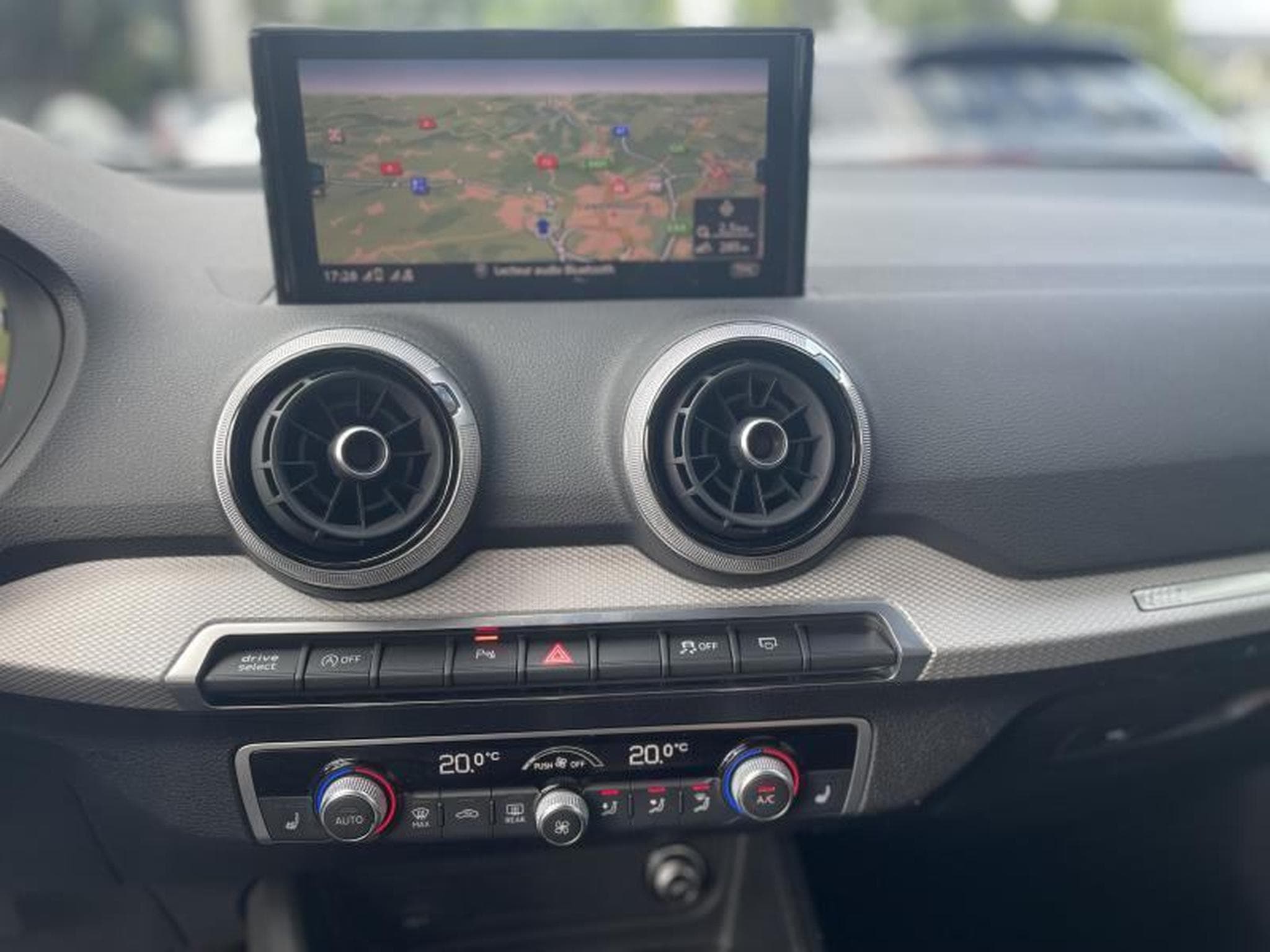 Audi Q2 30 Tdi 116 cv S-tronic (2023) - Photo 9