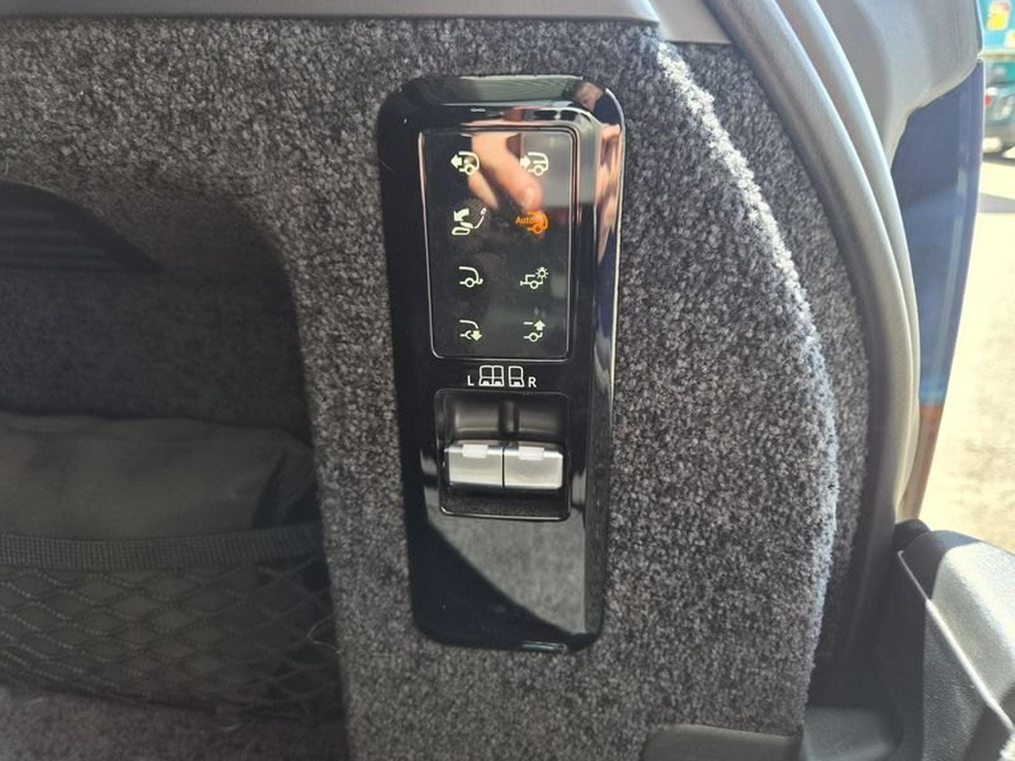 Land-Rover Range Rover P550e AUTOBIOGRAPHY (2024) - Photo 11