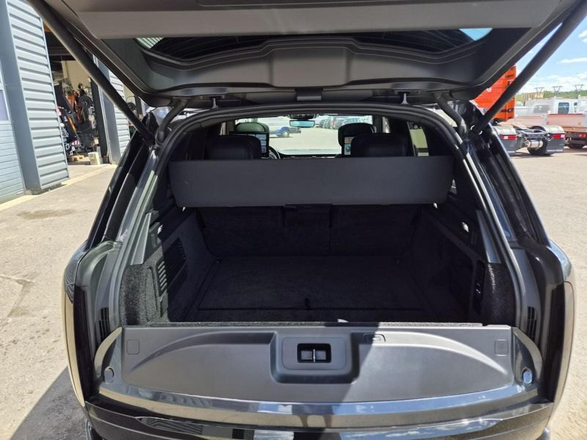Land-Rover Range Rover P550e AUTOBIOGRAPHY (2024) - Photo 10