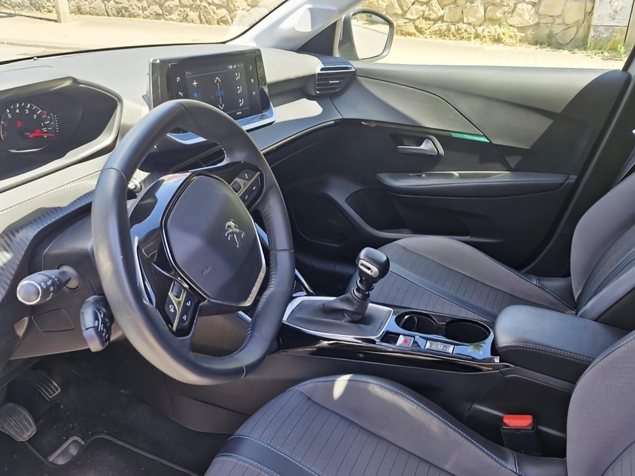 Peugeot 208 1.2 PURETECH ALLURE (2021) - Photo 3