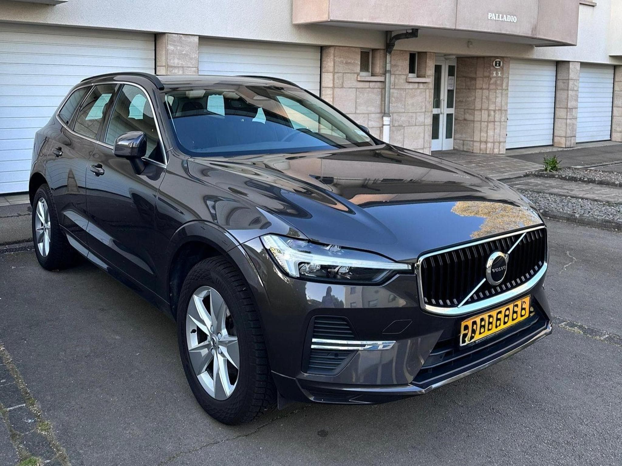 Volvo XC60 Core B4 Mild Hybrid Diesel Platinum Grey (2022) - Foto 1