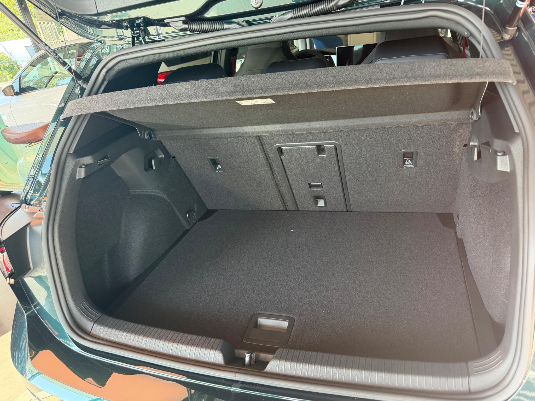 VW Golf VIII GTI 50 Years 2.0 TSI DSG 7 (2026) - Photo 6