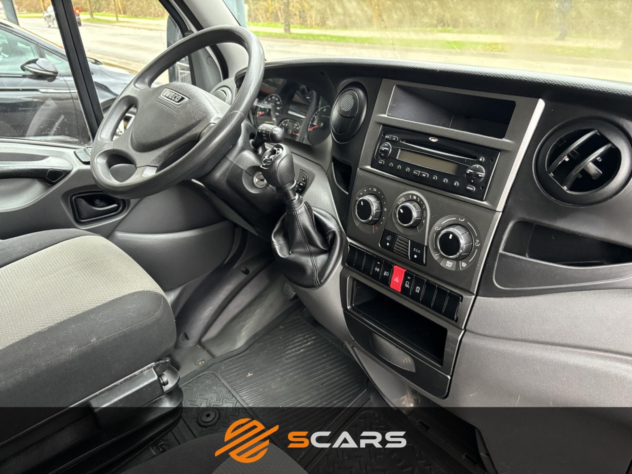 Iveco Daily 35S13 2.3HPI 126cv L2H2 (2013) - Foto 17