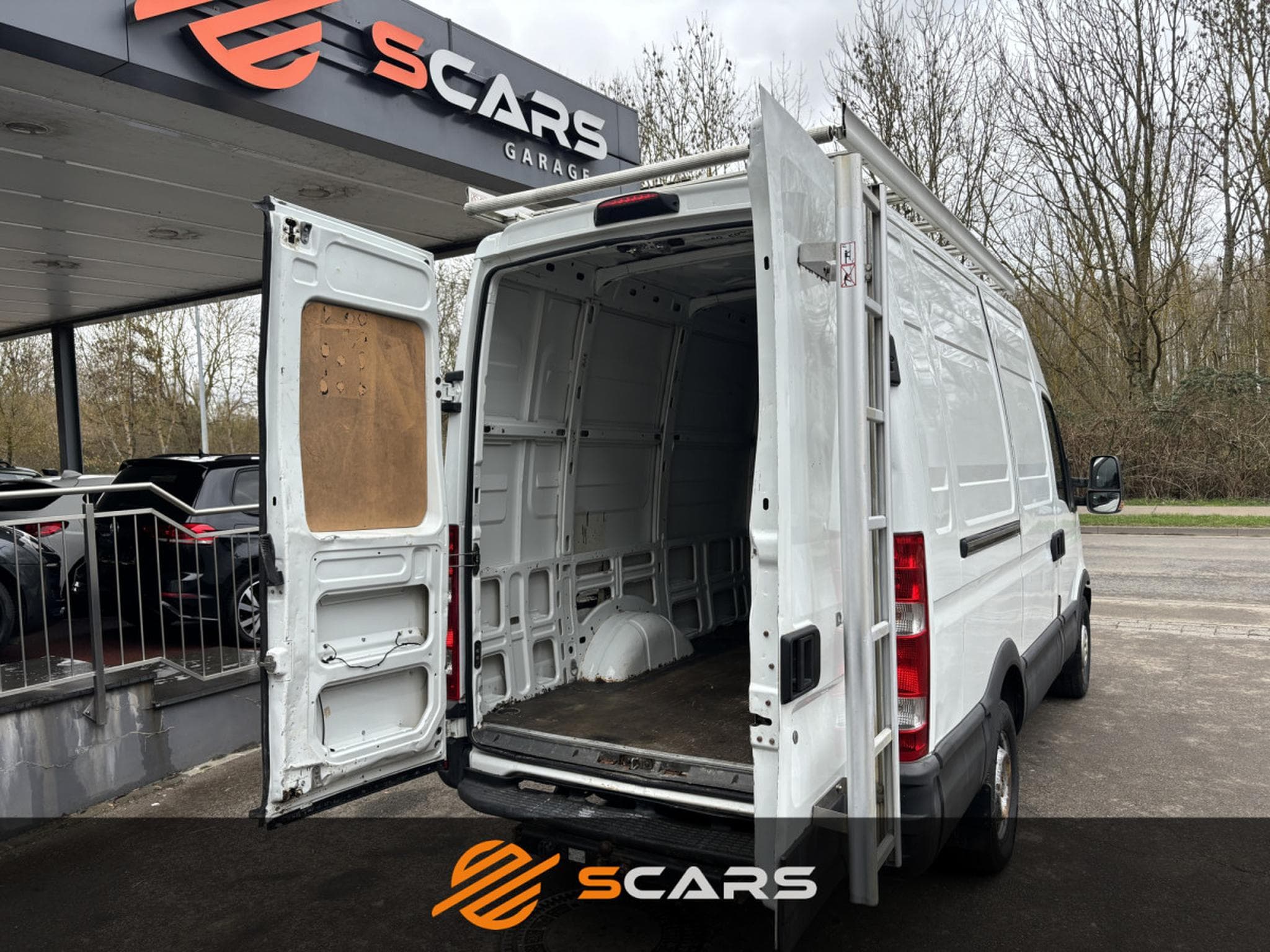 Iveco Daily 35S13 2.3HPI 126cv L2H2 (2013) - Foto 9