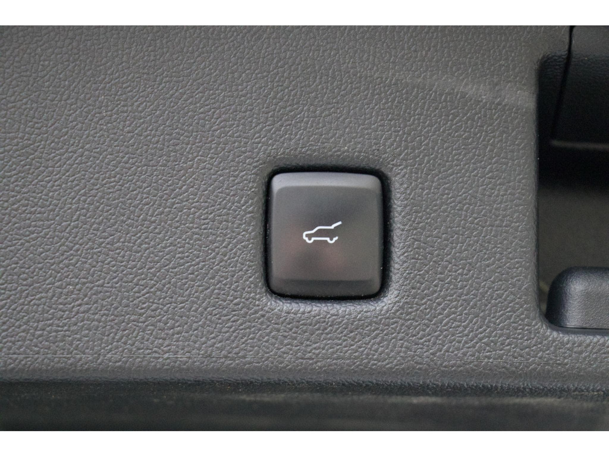 Ford Kuga 2.5 Duratec PHEV ST-Line (2024) - Photo 14