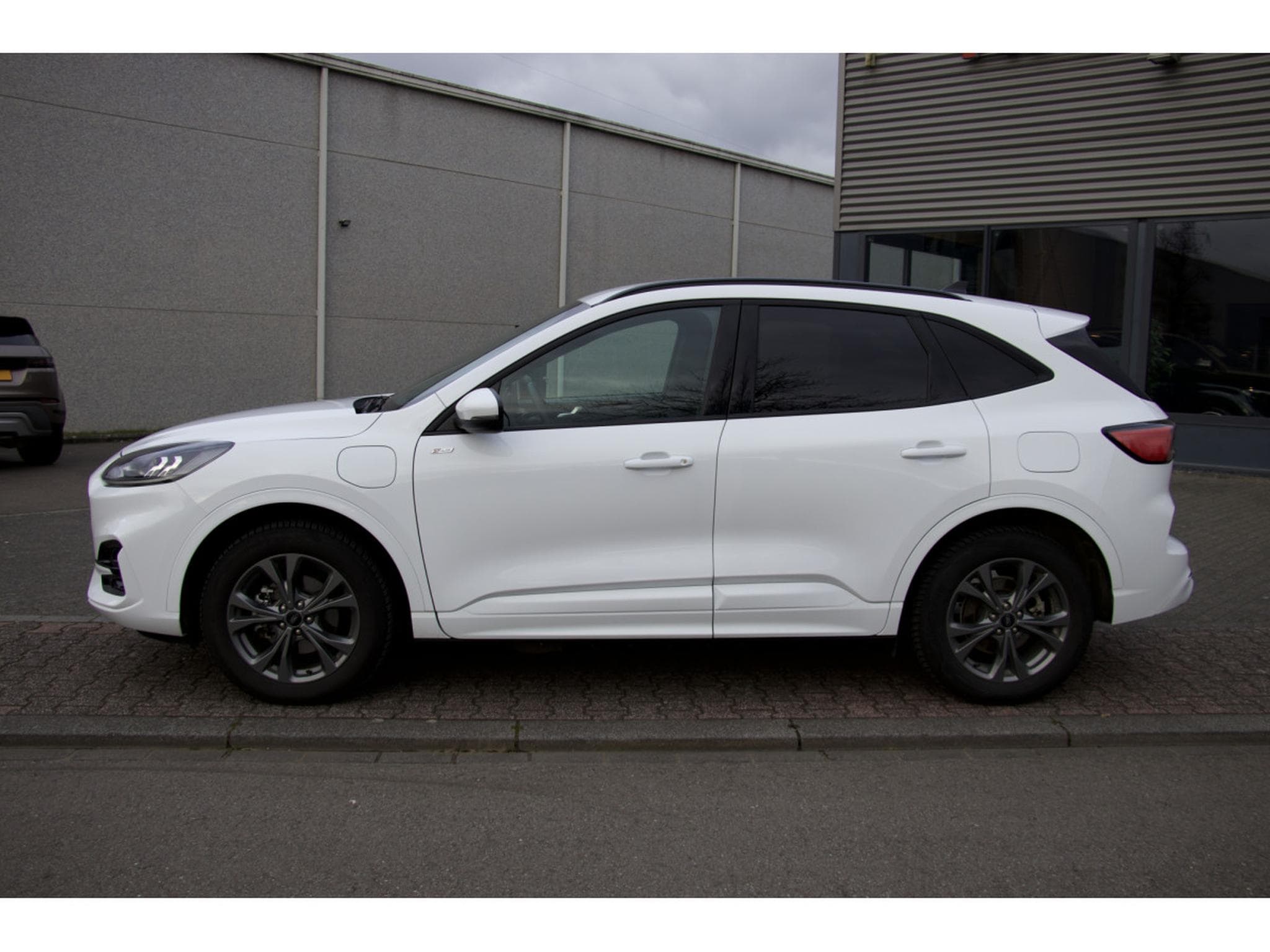 Ford Kuga 2.5 Duratec PHEV ST-Line (2024) - Photo 2