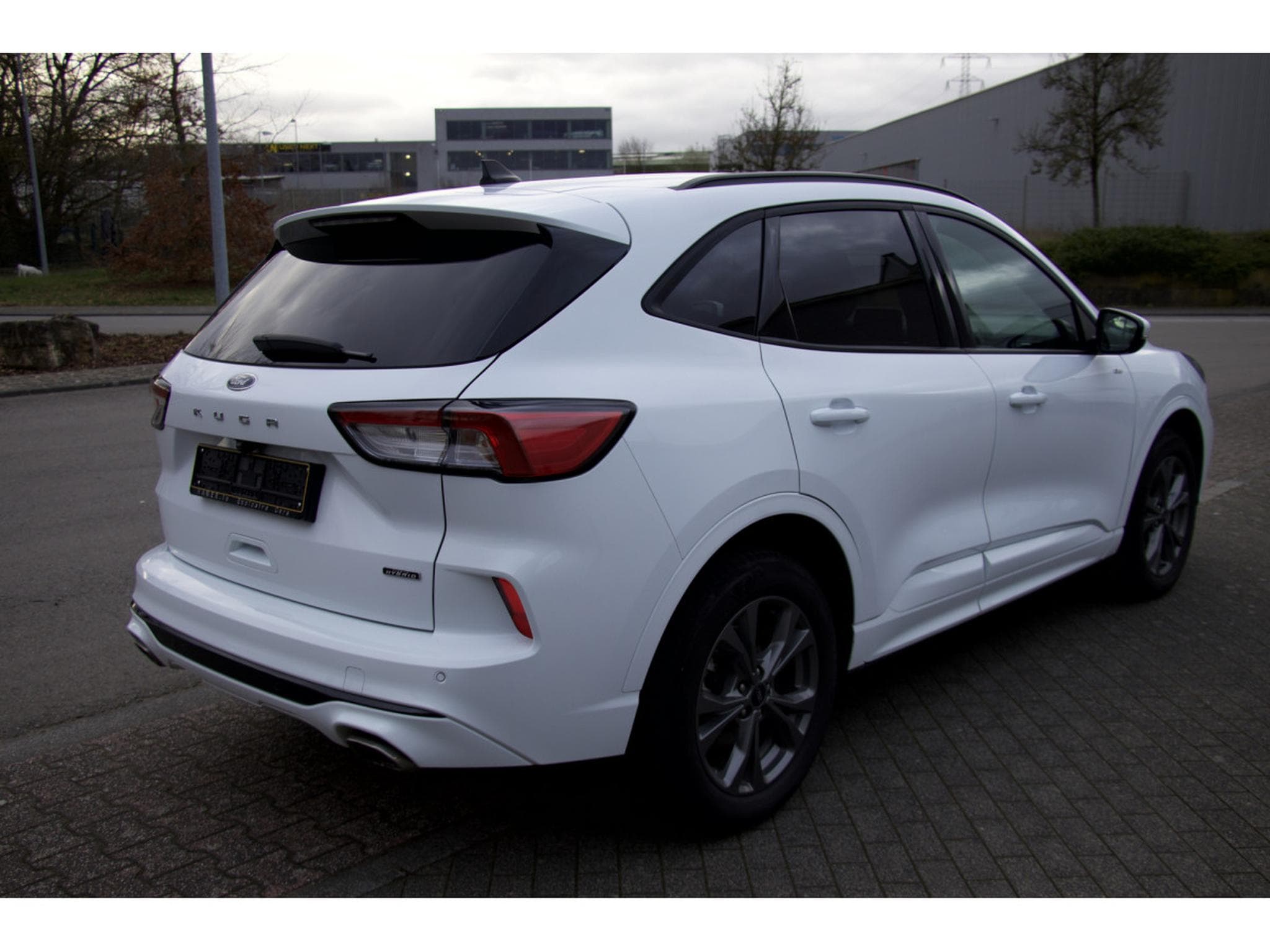 Ford Kuga 2.5 Duratec PHEV ST-Line (2024) - Photo 4
