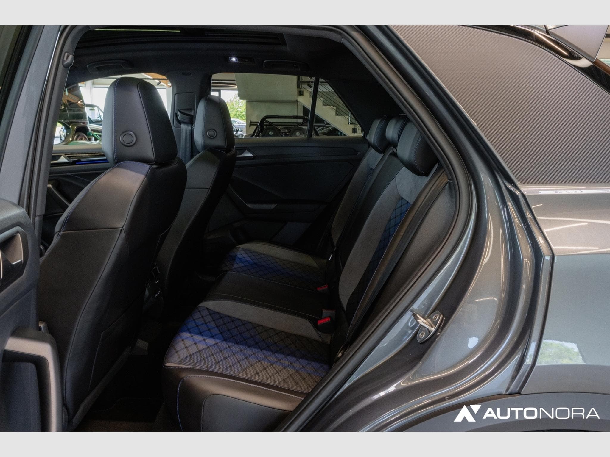 VW T-Roc 2.0 TSI R 4Motion (2023) - Photo 14