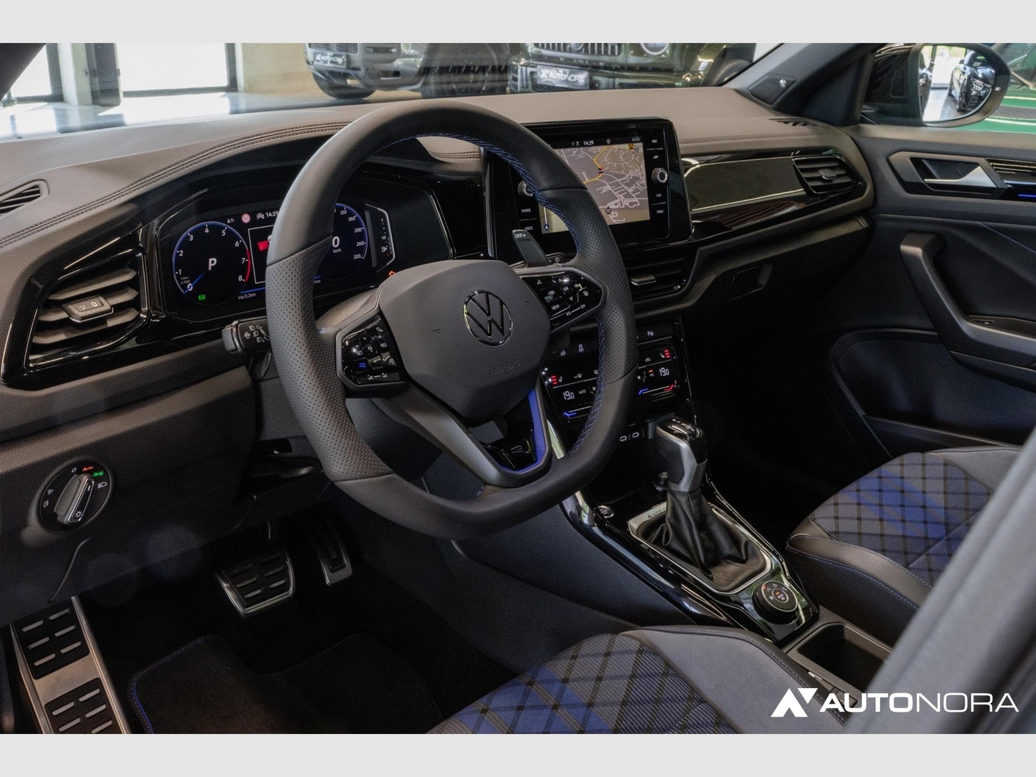 VW T-Roc 2.0 TSI R 4Motion (2023) - Photo 13