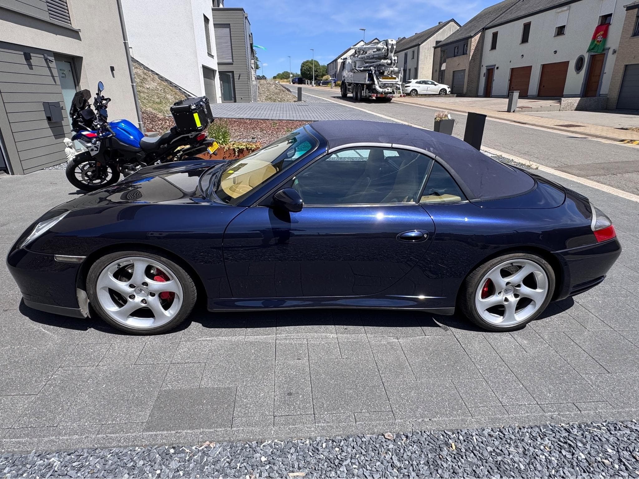 Porsche 911 Carrera 4S (2004) - Photo 2