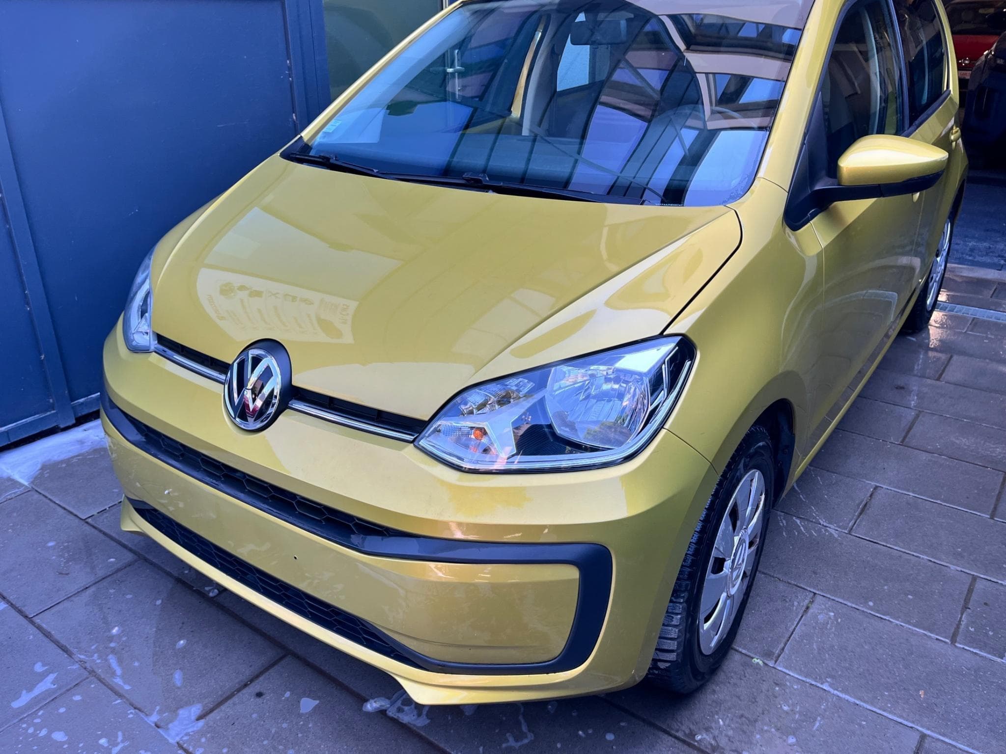VW UP 1.0 essence (2017) - Photo 2
