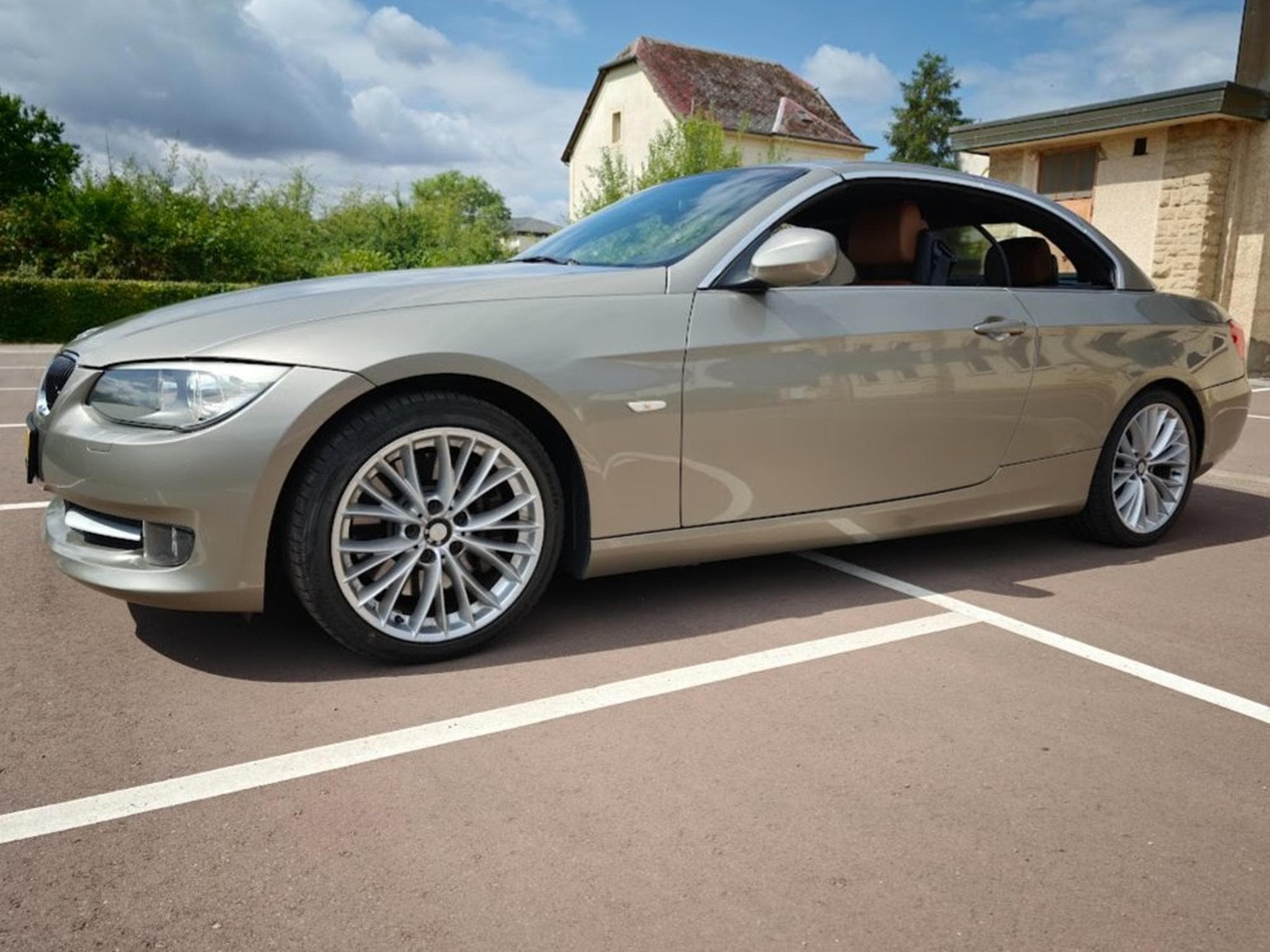 BMW 335 (2011) - Photo 9
