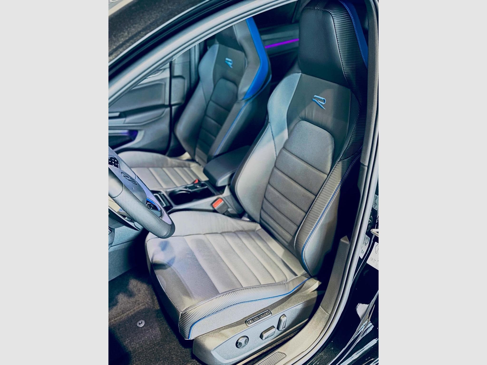 VW Golf GOLF VIII R TSI 4MOTION DSG (2026) - Photo 7